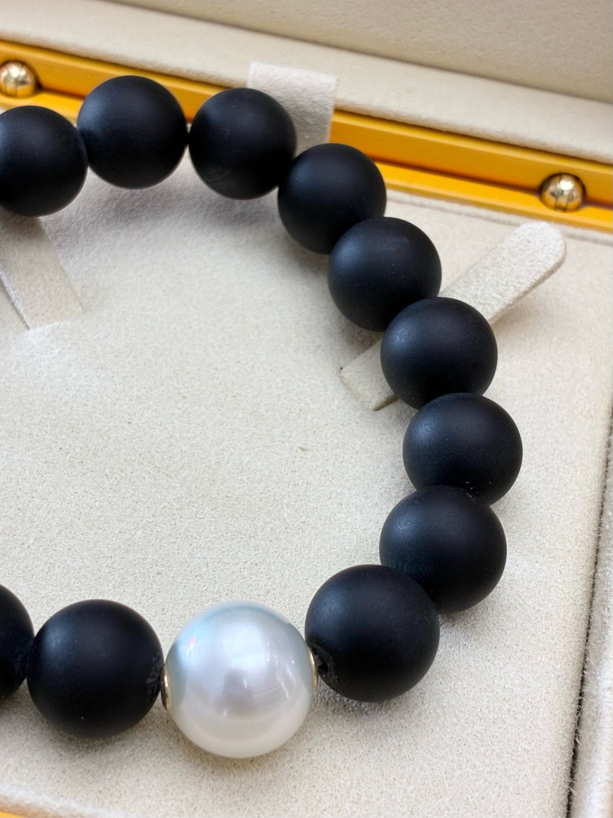 Paspaley Bracelet – 13mm Australian South Sea Pearl with Black Onyx Beads, Good Pre-Owned