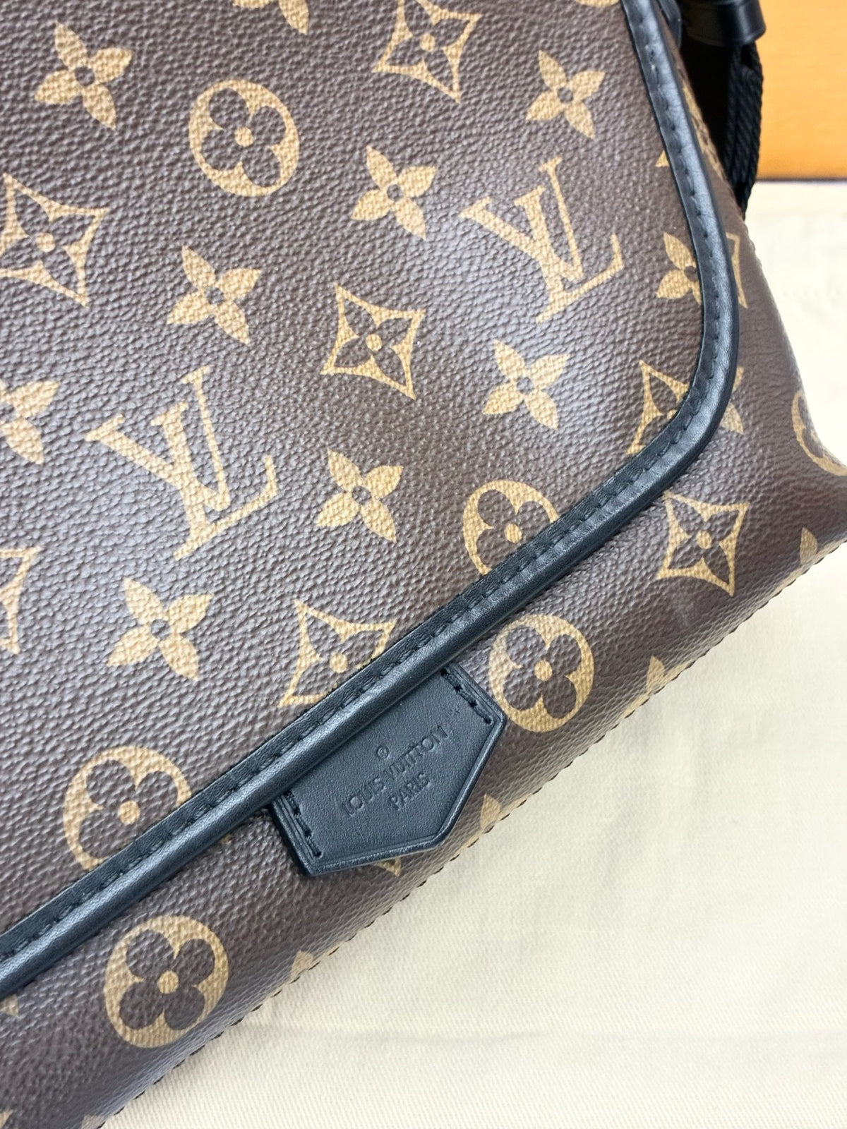 LOUIS VUITTON Magnetic Messenger – Monogram Coated Canvas, Black Leather Trim, Adjustable Strap, Good Pre-Owned