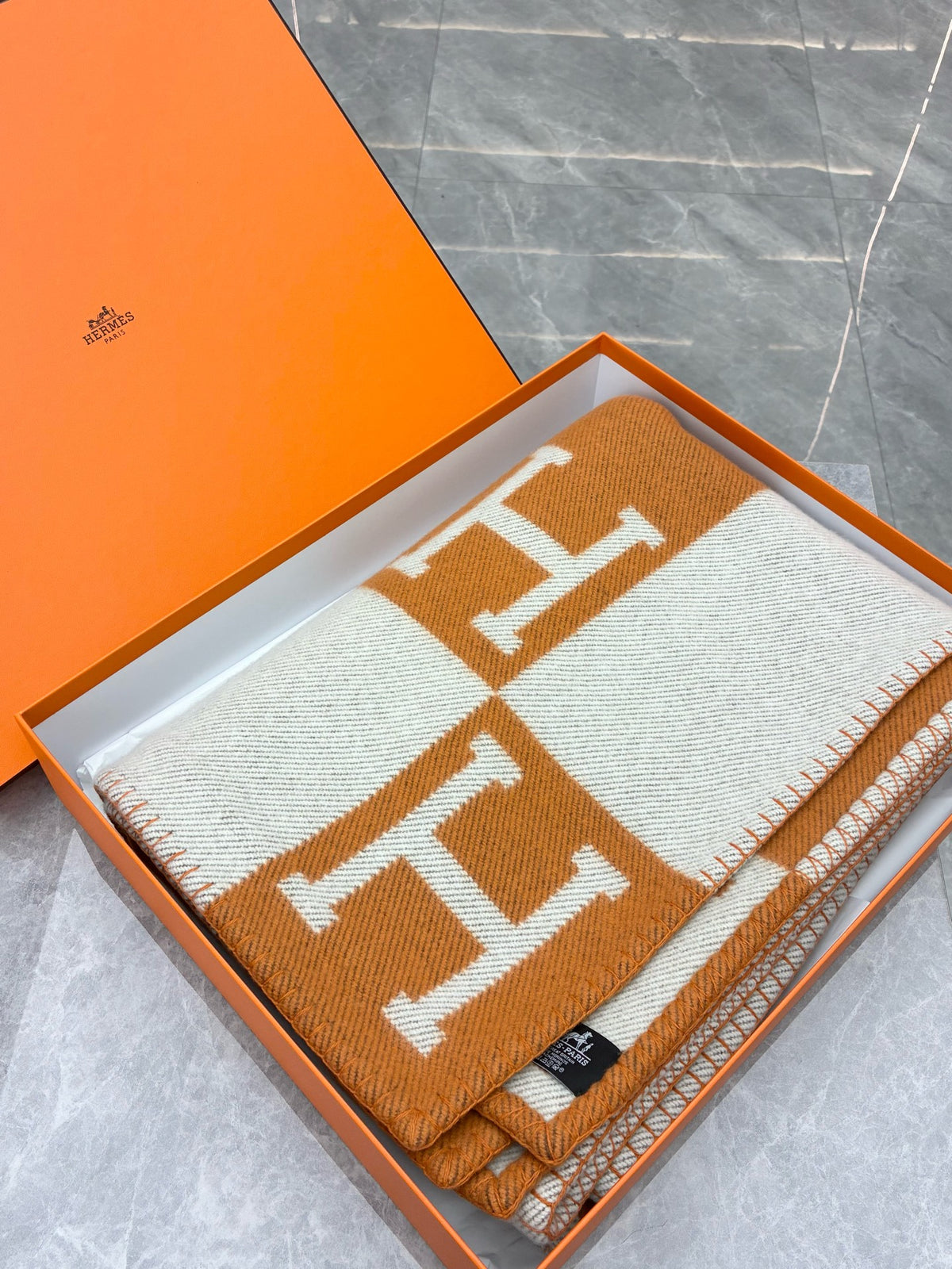 HERMÈS Avalon Throw Blanket – Orange & Ecru H Motif, Merino Wool & Cashmere 170x135cm, Brand New