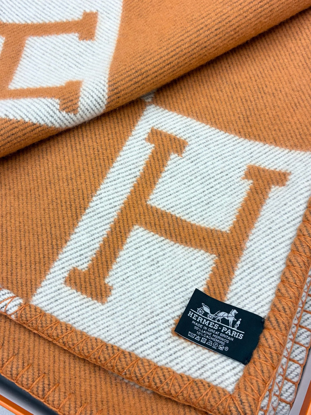 HERMÈS Avalon Throw Blanket – Orange & Ecru H Motif, Merino Wool & Cashmere 170x135cm, Brand New
