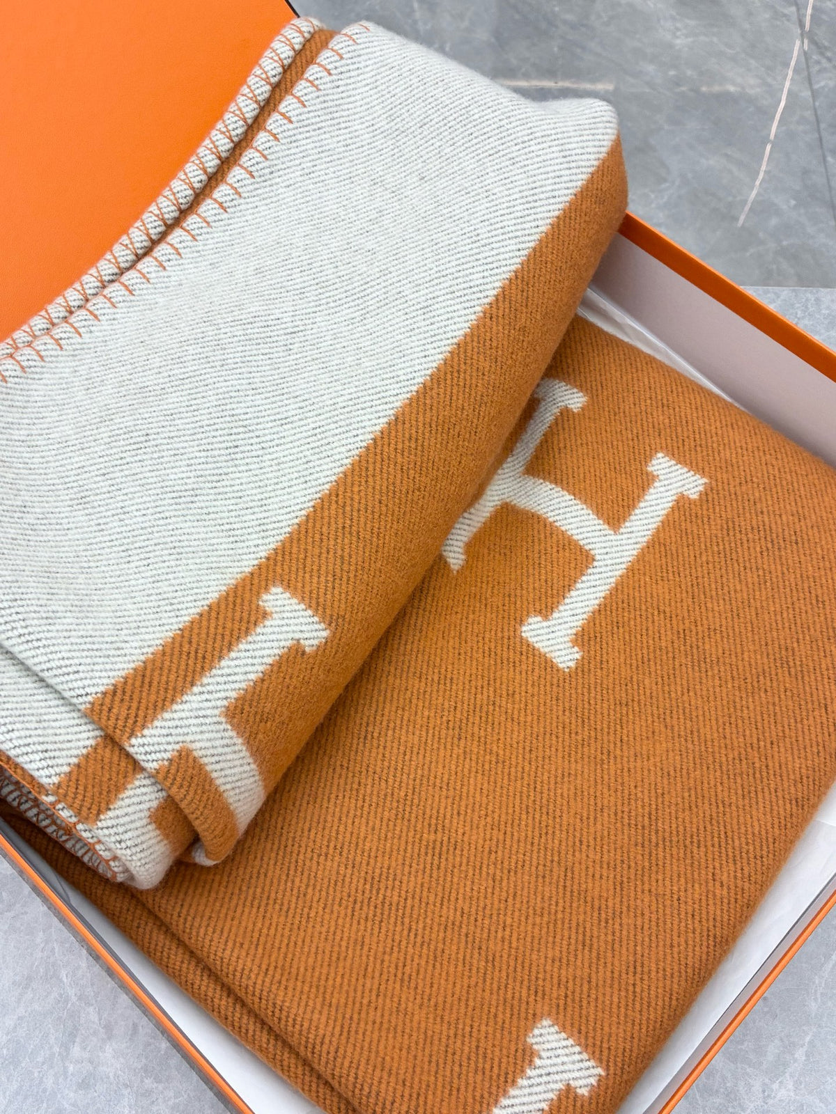 HERMÈS Avalon Throw Blanket – Orange & Ecru H Motif, Merino Wool & Cashmere 170x135cm, Brand New