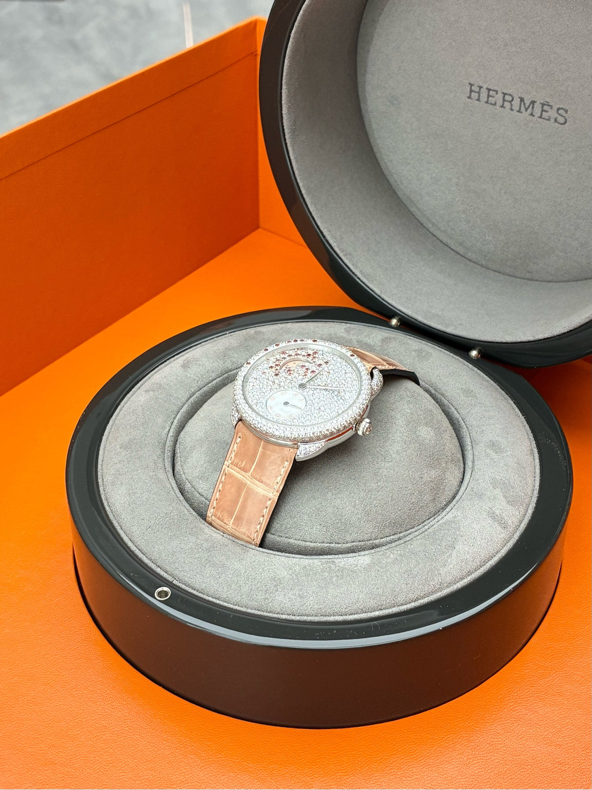 HERMÈS Arceau 38mm Midsummer Night's Dream – White Gold, Full Diamond Set, Pink Diamond Strap, Moon Phase, 2025, Brand New