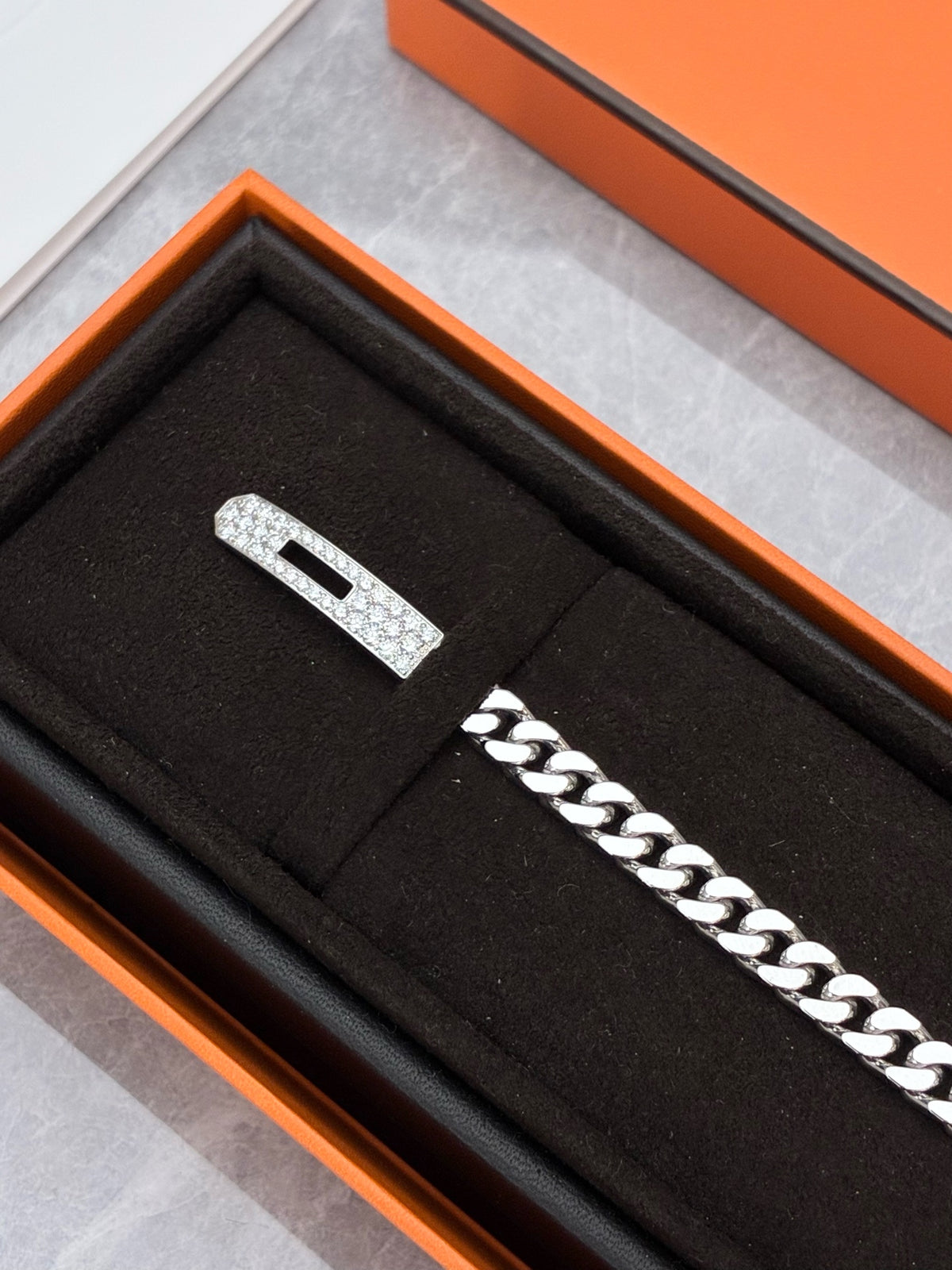HERMÈS Kelly Gourmette Bracelet – White Gold, Full Diamond-Set, Size ST, 2024, Brand New