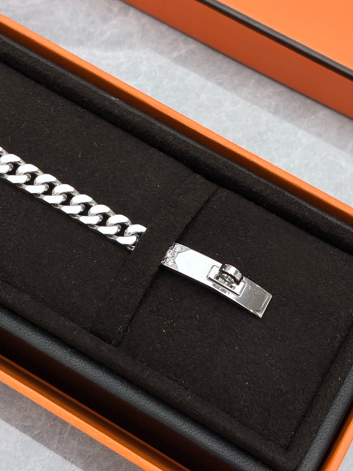 HERMÈS Kelly Gourmette Bracelet – White Gold, Full Diamond-Set, Size ST, 2024, Brand New