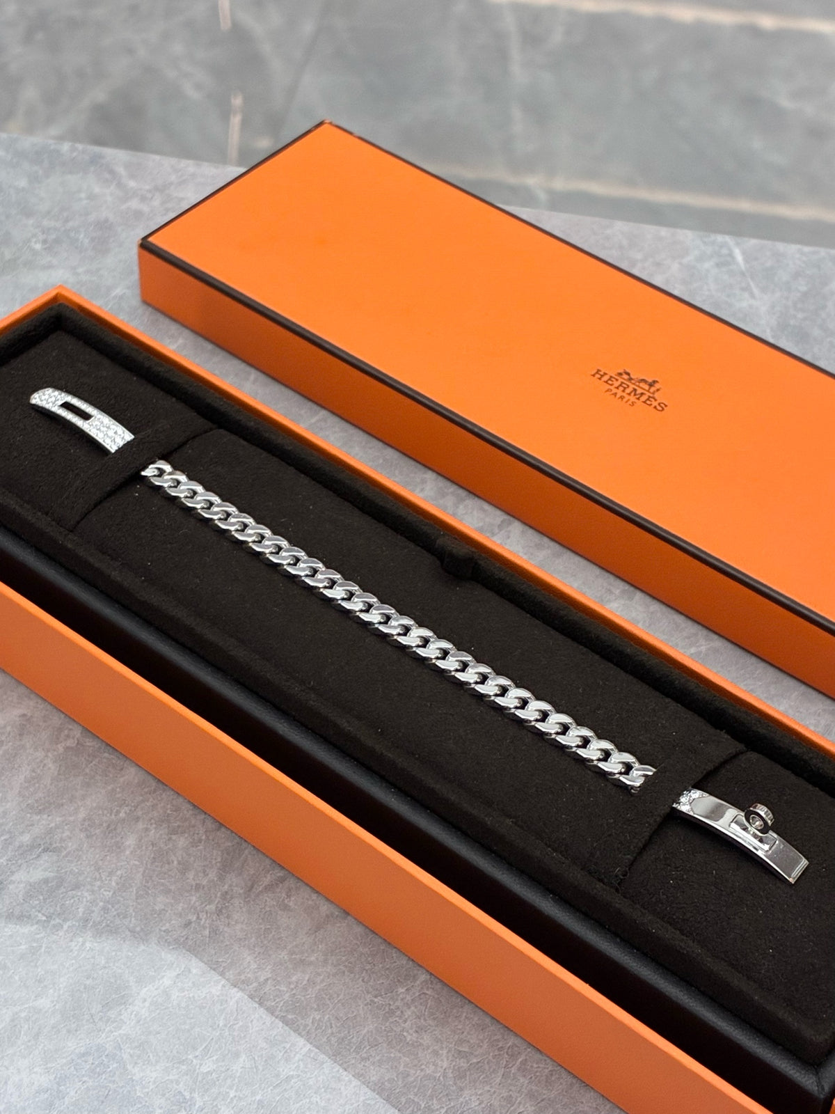 HERMÈS Kelly Gourmette Bracelet – White Gold, Full Diamond-Set, Size ST, 2024, Brand New