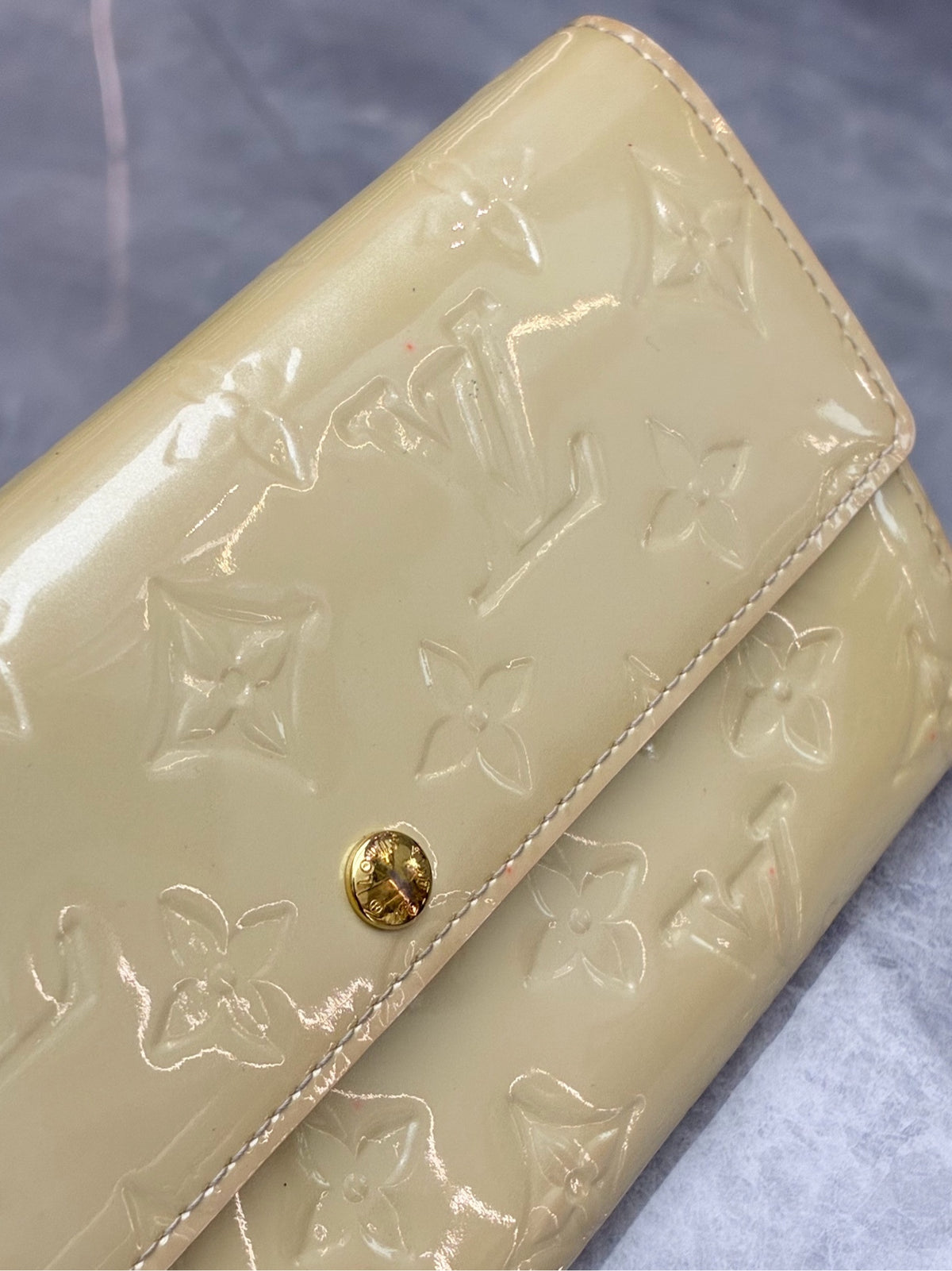 LOUIS VUITTON Flap Wallet – Ivory Patent Leather with Monogram Embossing, Gold Hardware, Good Pre-Owned