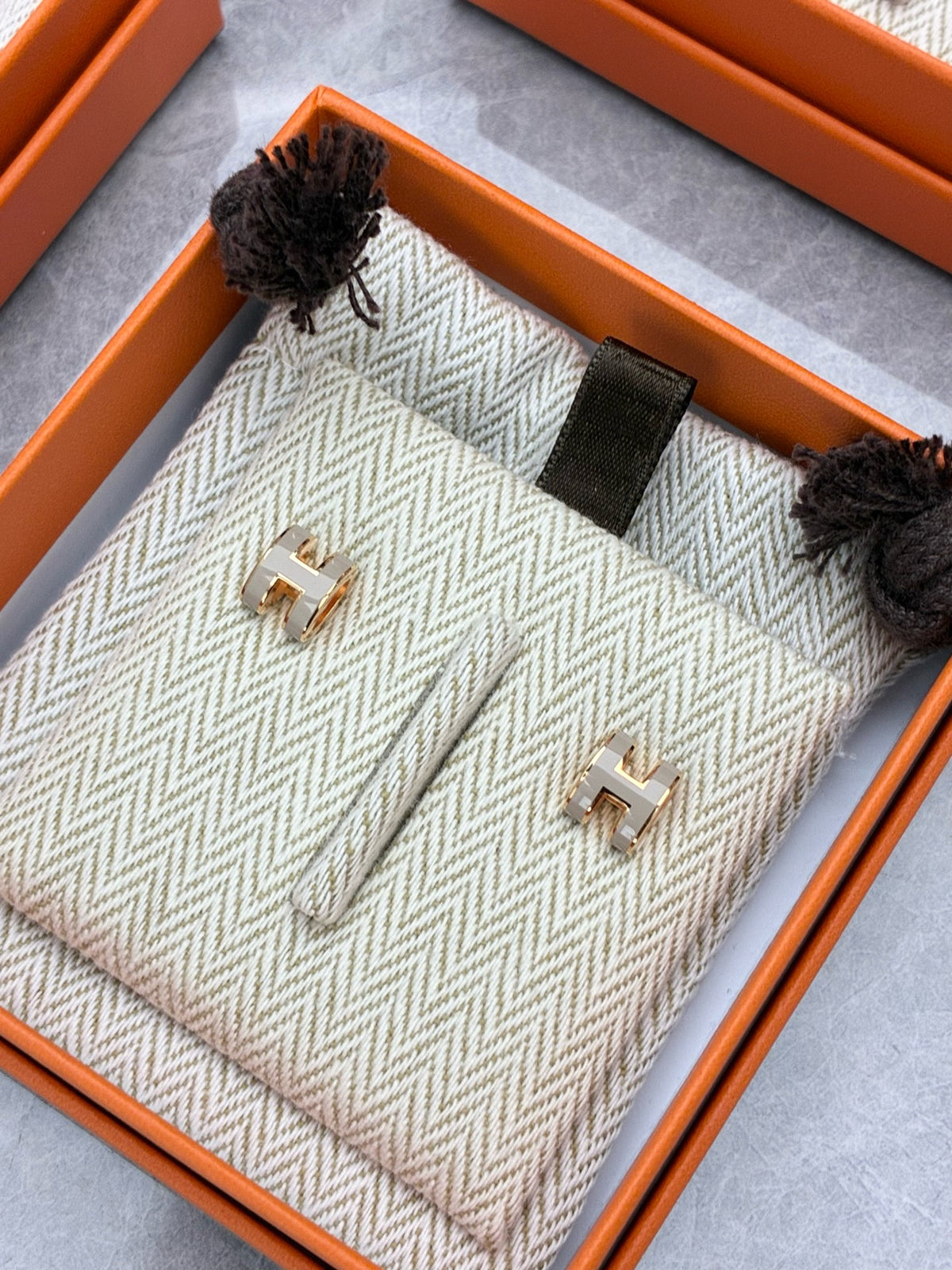 HERMÈS Pop H Earrings – Greige Lacquer, Rose-Gold-Plated Hardware, Brand New