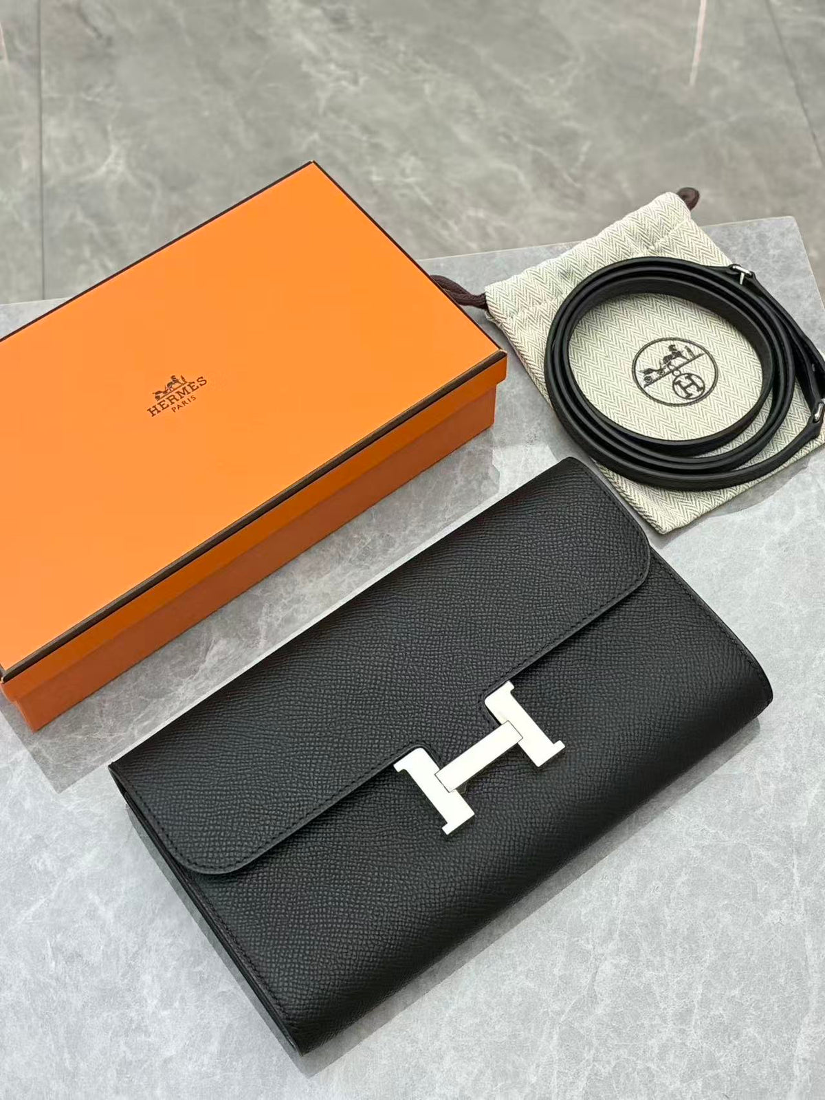 HERMÈS Constance To Go Wallet – Black Epsom Leather, Palladium Hardware, W Stamp, Excellent Pre-Owned