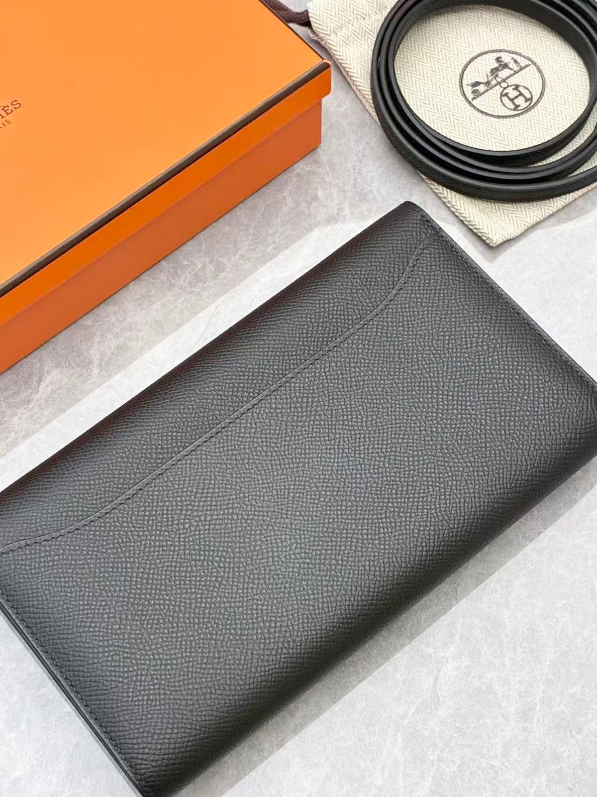 HERMÈS Constance To Go Wallet – Black Epsom Leather, Palladium Hardware, W Stamp, Excellent Pre-Owned