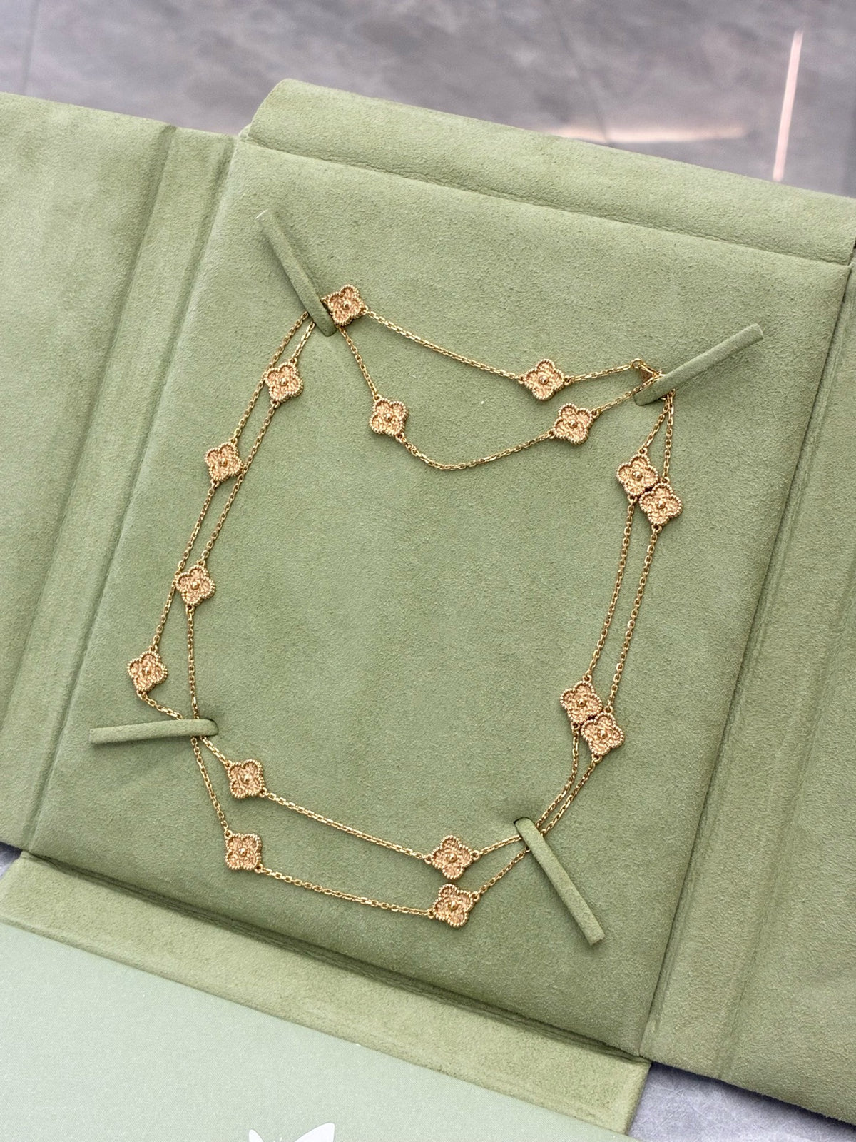 VAN CLEEF & ARPELS Sweet Alhambra Long Necklace – 18K Rose Gold with Carnelian, 16 Motifs, Good Pre-Owned