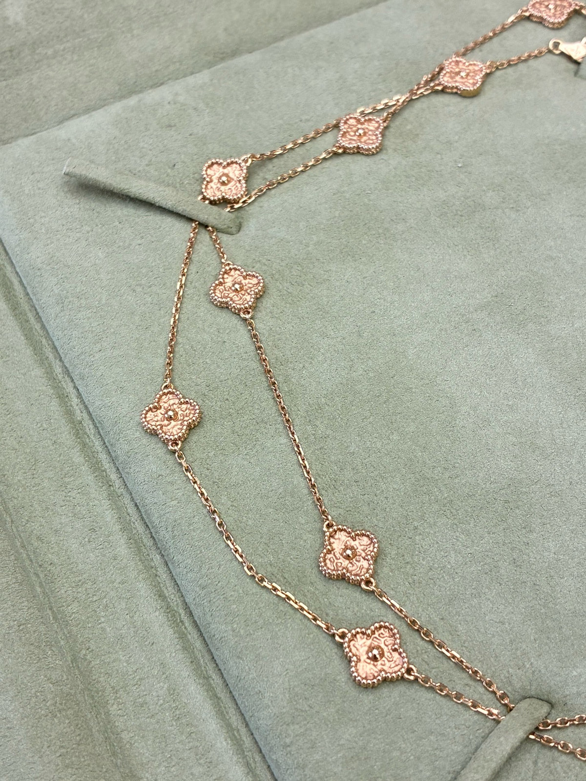 VAN CLEEF & ARPELS Sweet Alhambra Long Necklace – 18K Rose Gold with Carnelian, 16 Motifs, Good Pre-Owned