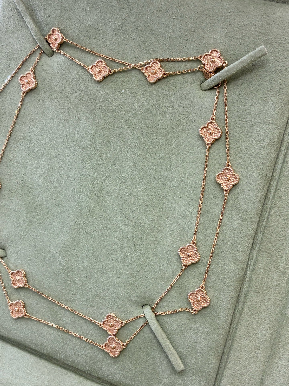 VAN CLEEF & ARPELS Sweet Alhambra Long Necklace – 18K Rose Gold with Carnelian, 16 Motifs, Good Pre-Owned