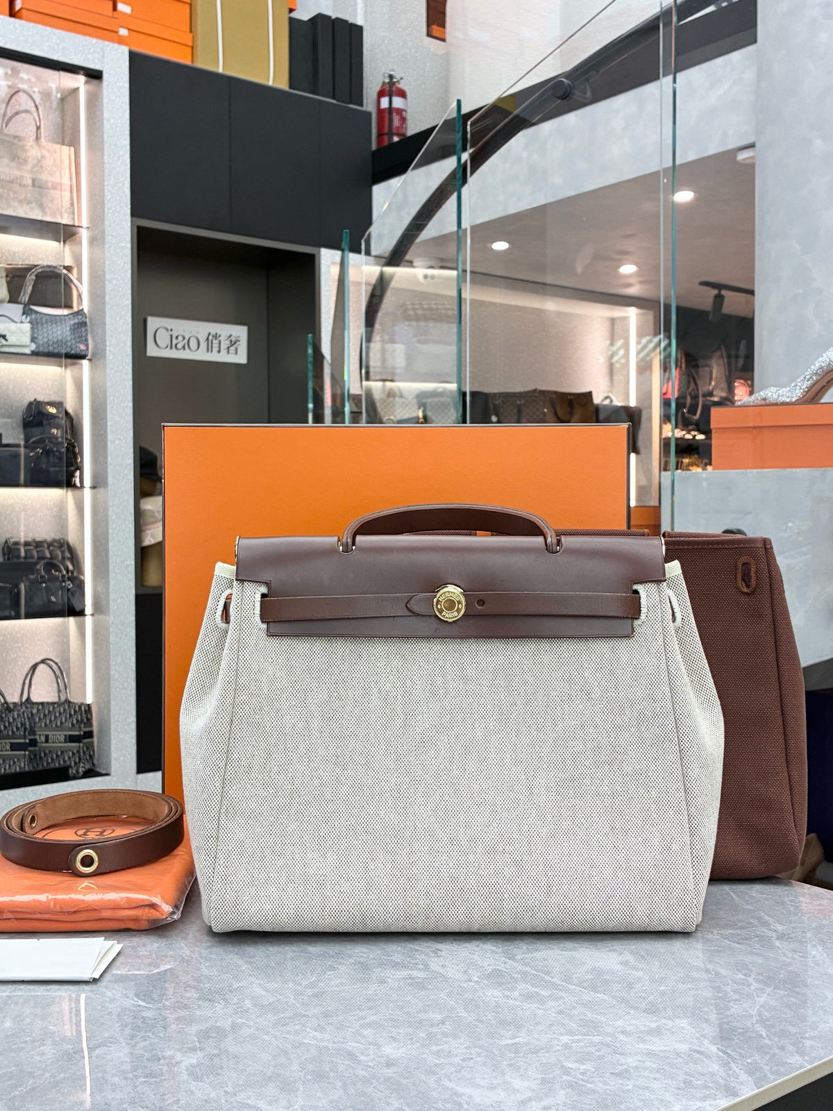 HERMÈS Herbag 31 – Ecru Toile Canvas with Vachetta Leather and Gold-Tone Hardware, E Stamp, Good Pre-Owned