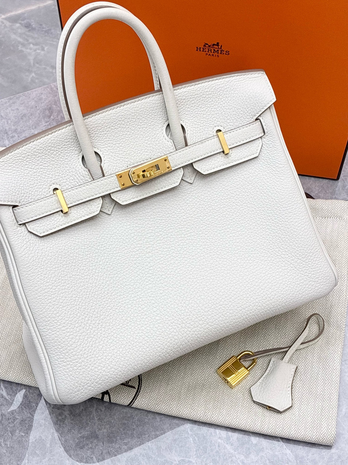 HERMÈS Birkin 25 – Gris Perle Togo Leather with Gold-Tone Hardware, W Stamp, Good Pre-Owned