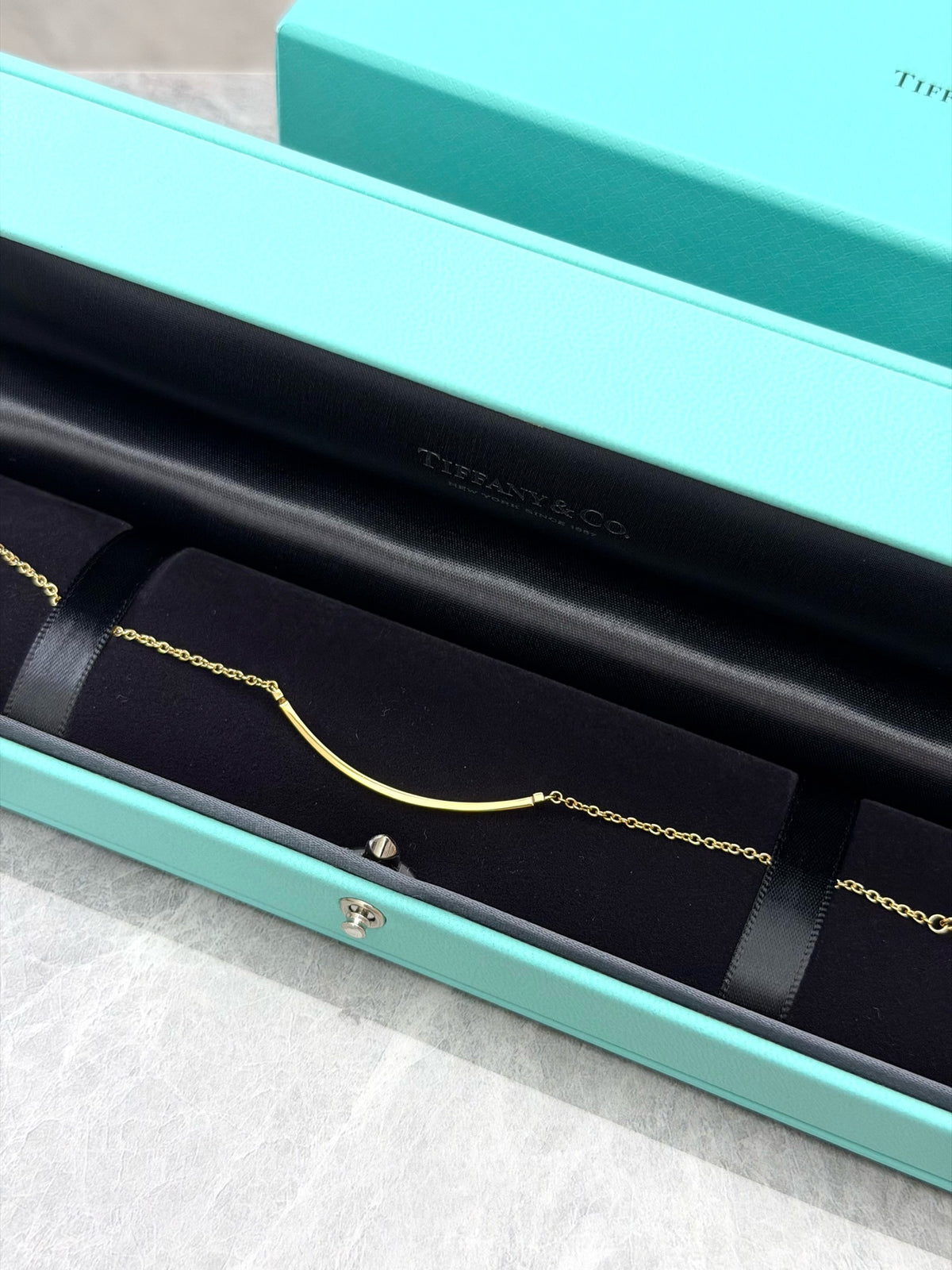 TIFFANY & CO. Chain Bracelet – 18K Yellow Gold, Medium Length 17.5 cm, Good Pre-Owned