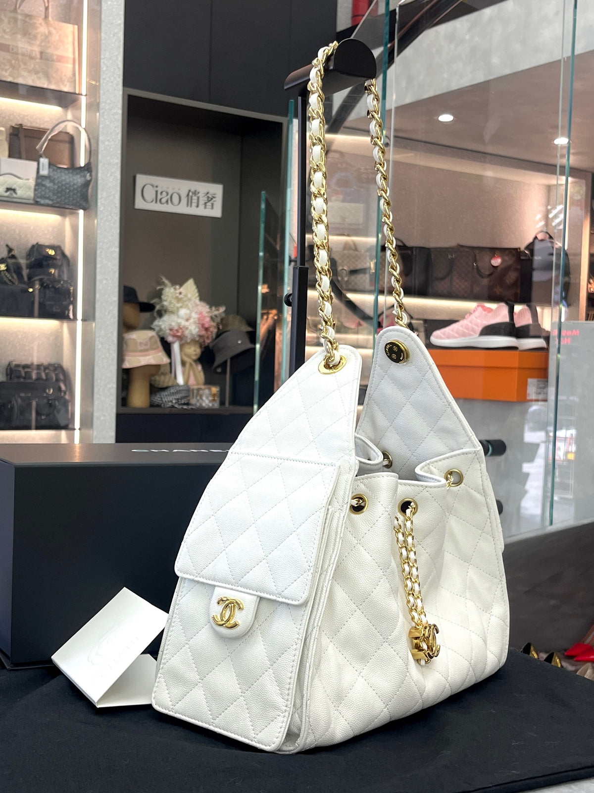 CHANEL 25 Bag Small – White Caviar Quilted Calfskin with Gold-Tone CC Hardware, Microchip Era, Brand New