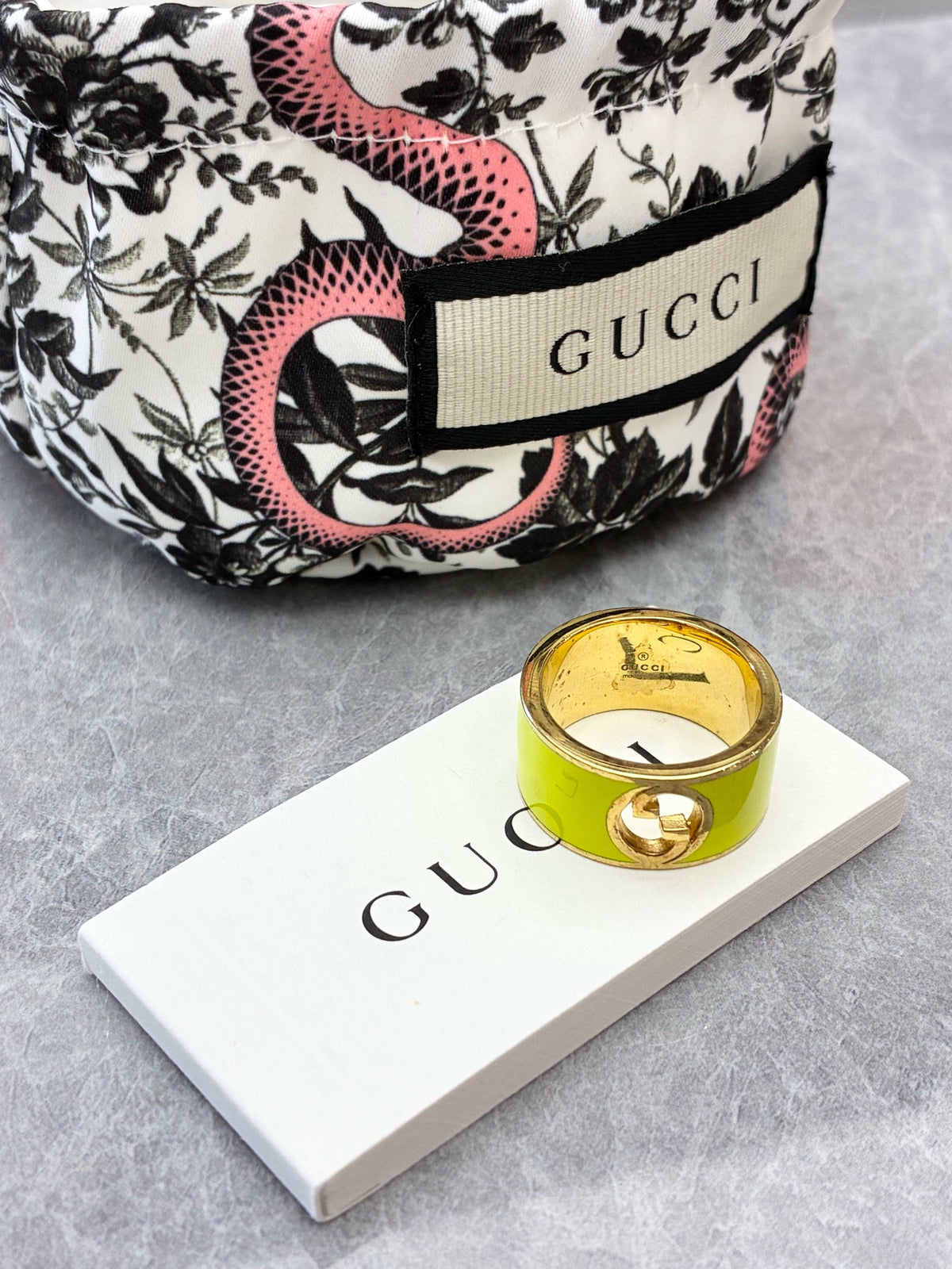 GUCCI Interlock Ring – Yellow Enamel with Gold-Tone Interlocking G, Size S, Good Pre-Owned