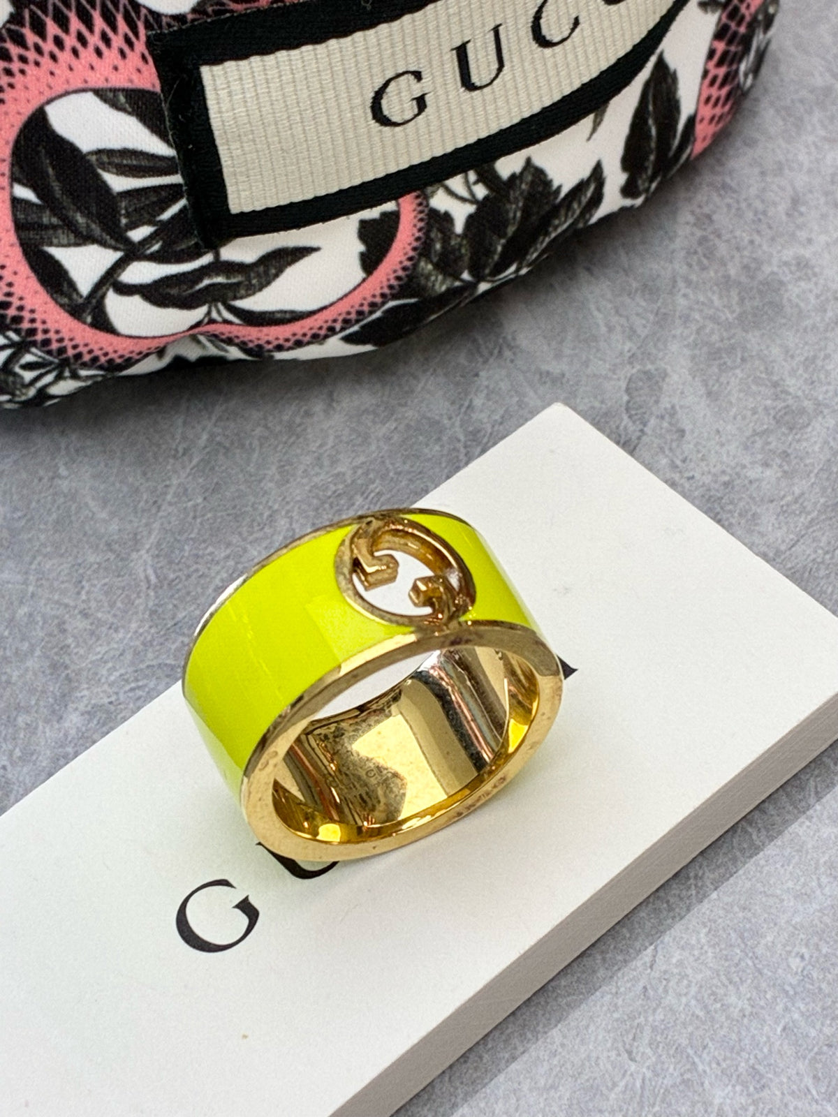 GUCCI Interlock Ring – Yellow Enamel with Gold-Tone Interlocking G, Size S, Good Pre-Owned