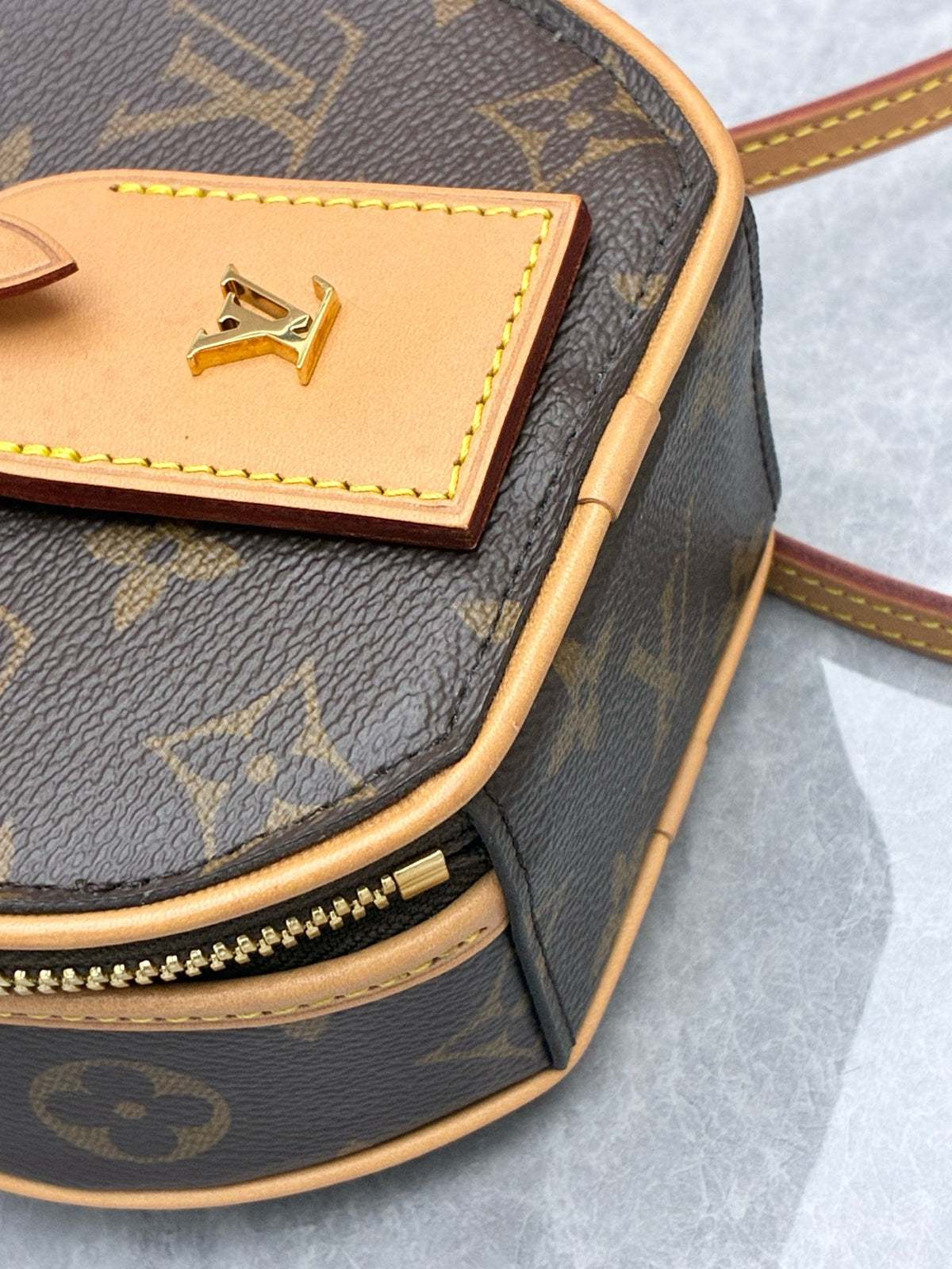 LOUIS VUITTON Boite Chapeau Mini – Monogram Coated Canvas with Vachetta Trim and Gold-Tone Hardware, Microchip Era, Good Pre-Owned