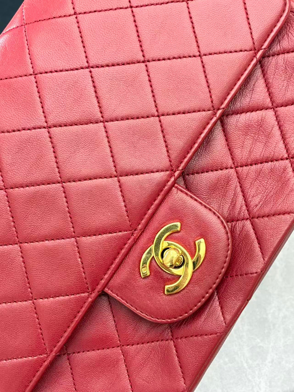 CHANEL Classic Flap Bag Medium – Red Quilted Lambskin with Gold-Tone CC and Chain Strap, Good Pre-Owned