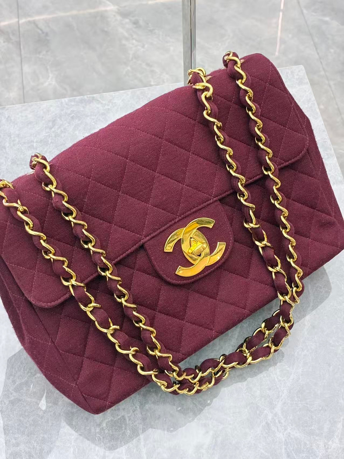 CHANEL Vintage Flap Bag – Burgundy Tweed with Gold-Tone CC and Chain Strap, Good Pre-Owned