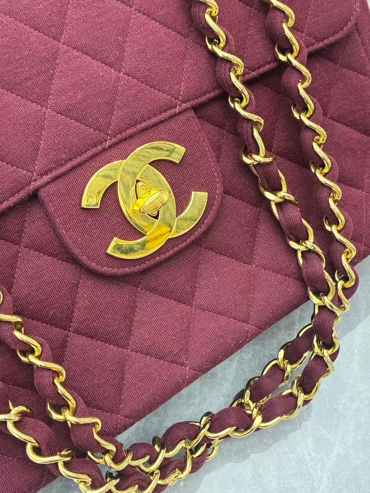 CHANEL Vintage Flap Bag – Burgundy Tweed with Gold-Tone CC and Chain Strap, Good Pre-Owned
