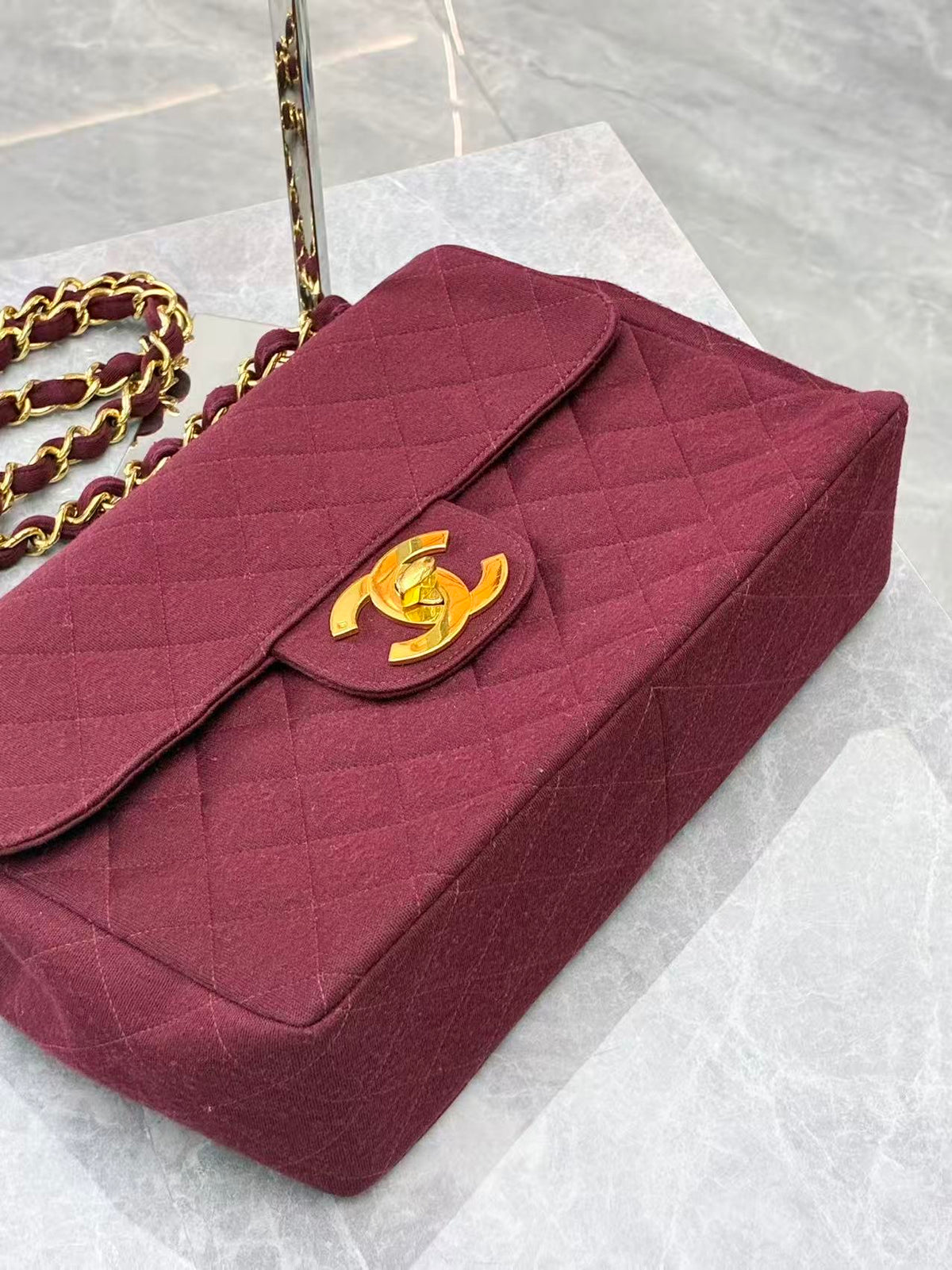CHANEL Vintage Flap Bag – Burgundy Tweed with Gold-Tone CC and Chain Strap, Good Pre-Owned