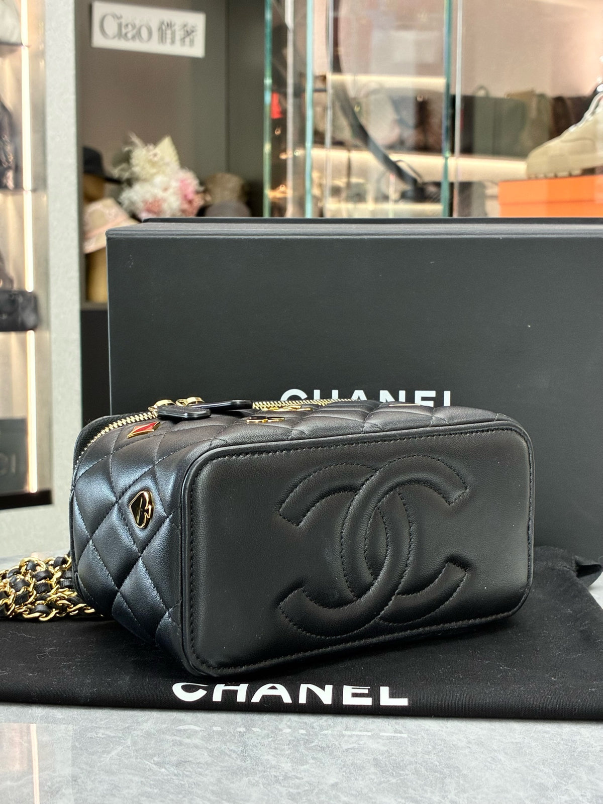 CHANEL 22K Vanity Case – Black Quilted Lambskin with Gold-Tone Chain and Poker-Suit Appliqués, Microchip Era, Good Pre-Owned