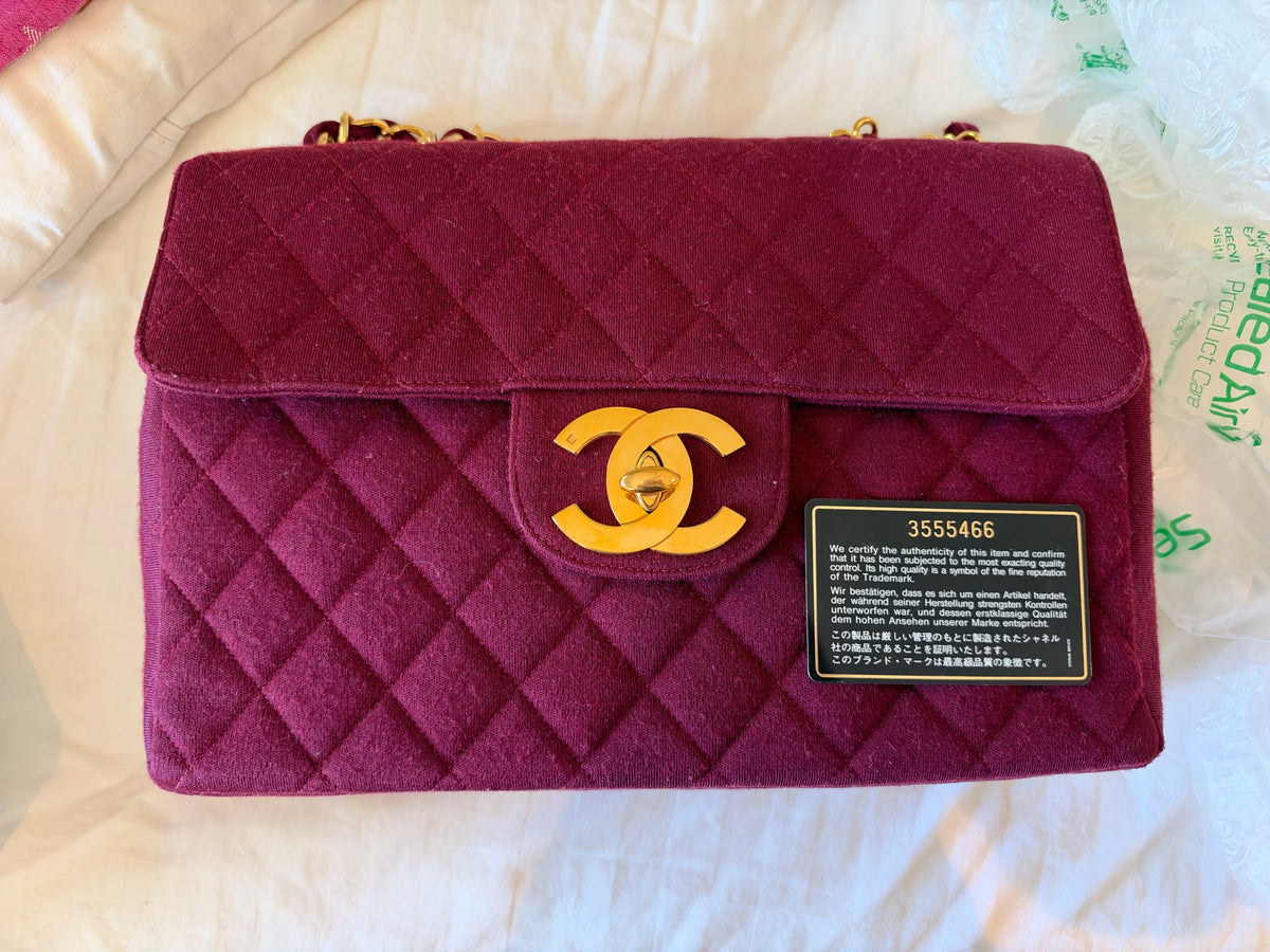 CHANEL Vintage Flap Bag – Burgundy Tweed with Gold-Tone CC and Chain Strap, Good Pre-Owned
