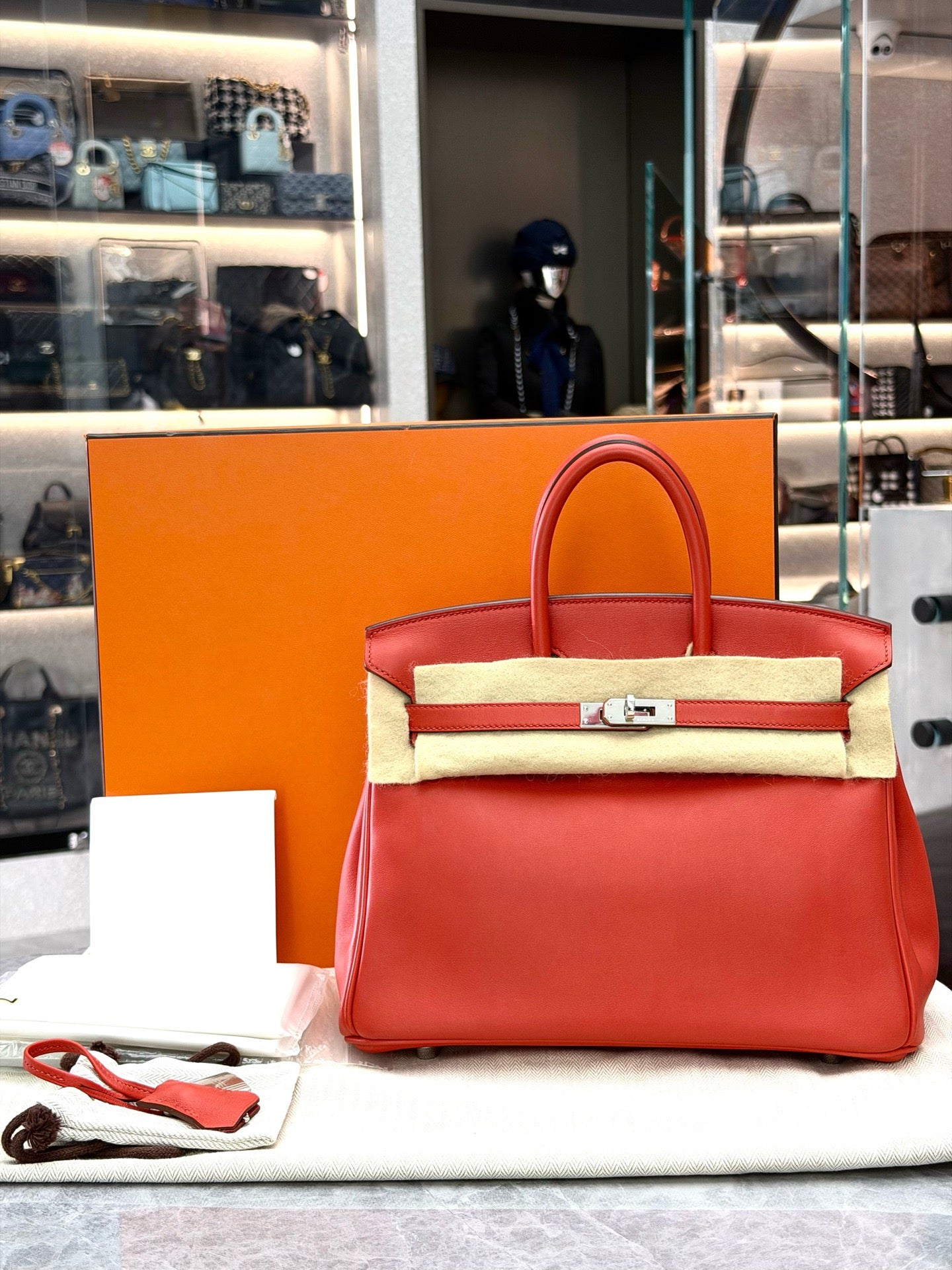 Hermès Birkin 25 in the vibrant Orange Feu (9T) （X stamp)