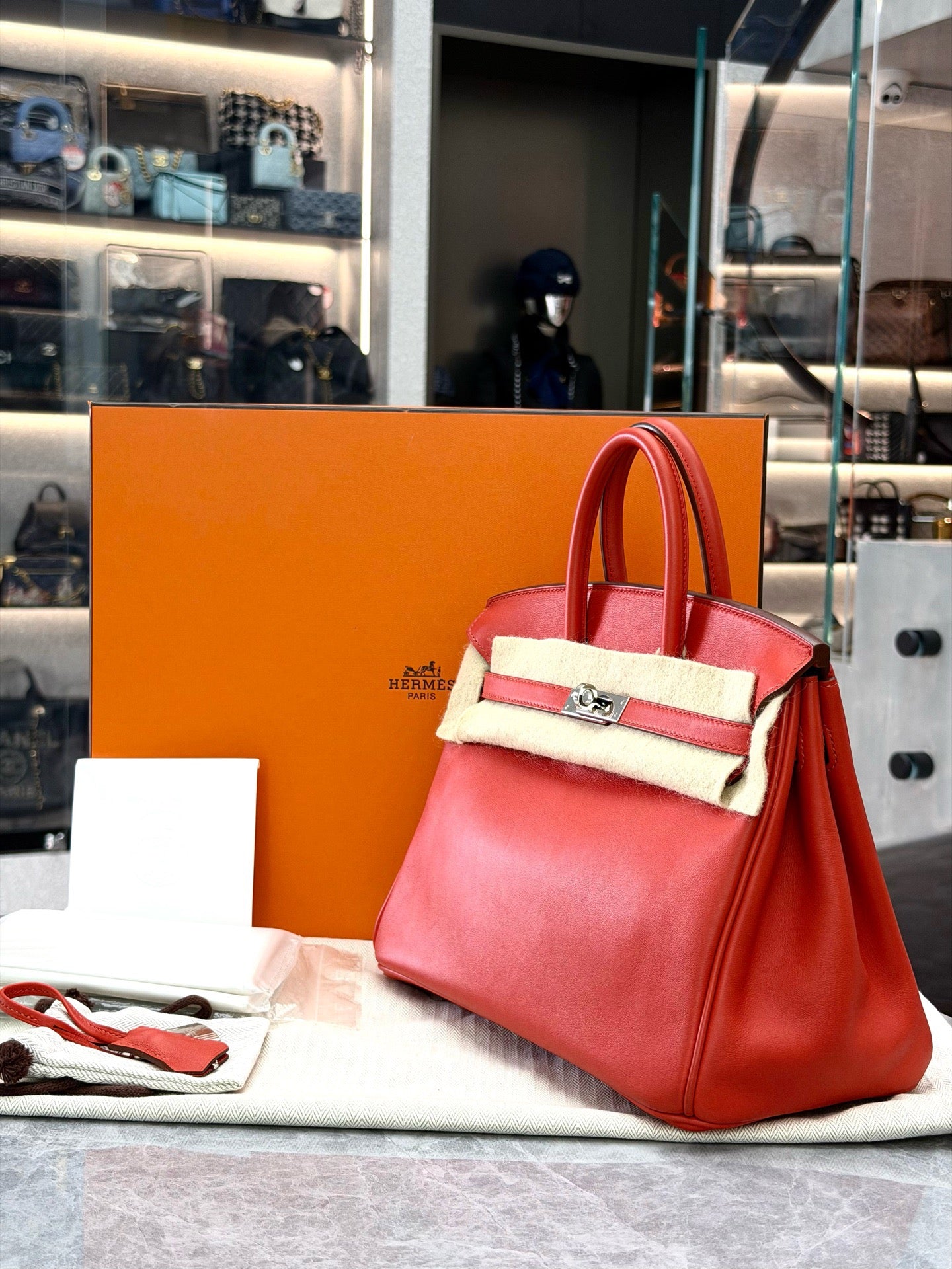Hermès Birkin 25 in the vibrant Orange Feu (9T) （X stamp)