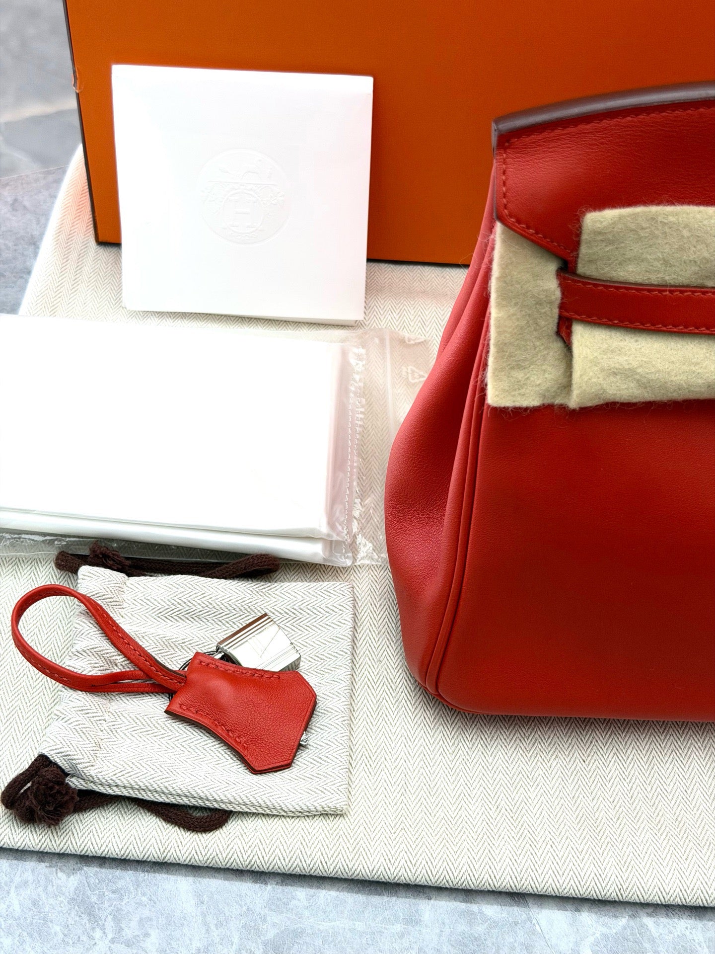 Hermès Birkin 25 in the vibrant Orange Feu (9T) （X stamp)