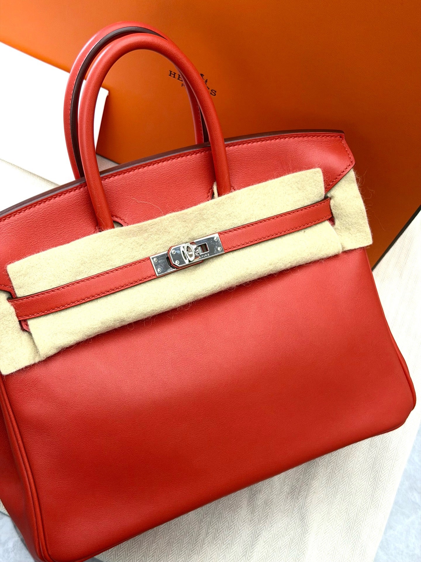 Hermès Birkin 25 in the vibrant Orange Feu (9T) （X stamp)