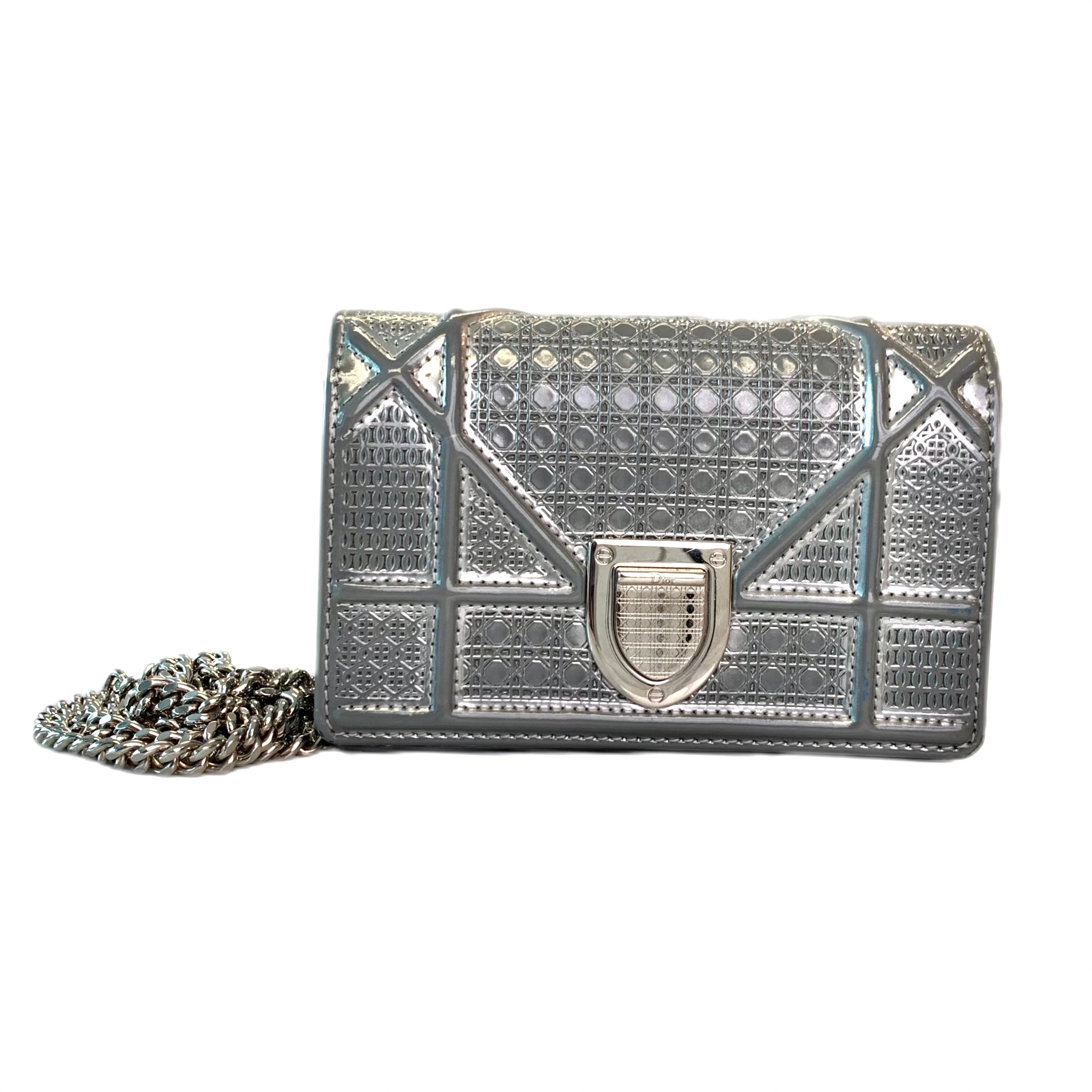 CHRISTIAN DIOR Diorama Metallic Silver Micro Cannage Mini Wallet On Chain (Silver)