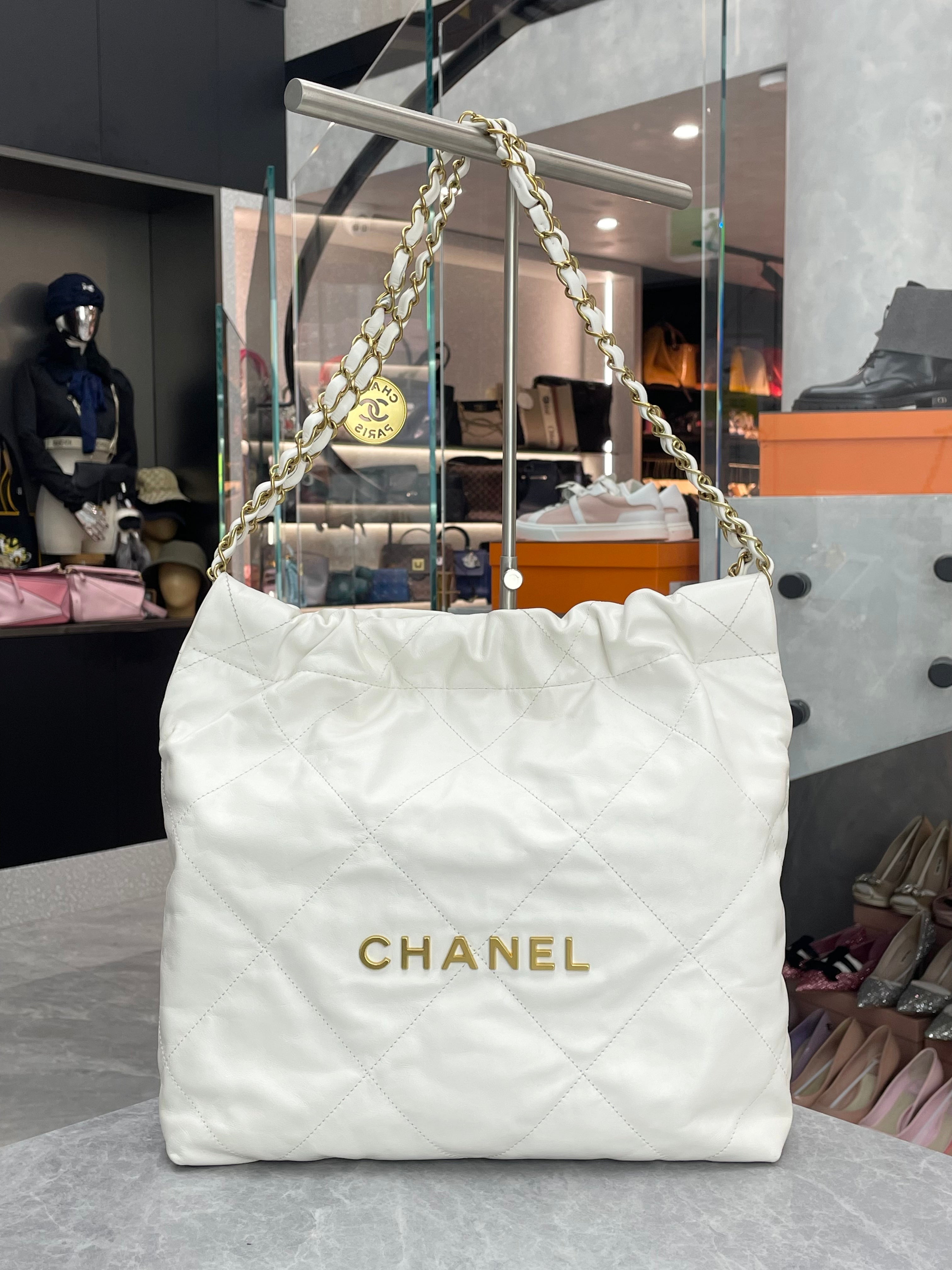Chanel 22 bag small white & gold