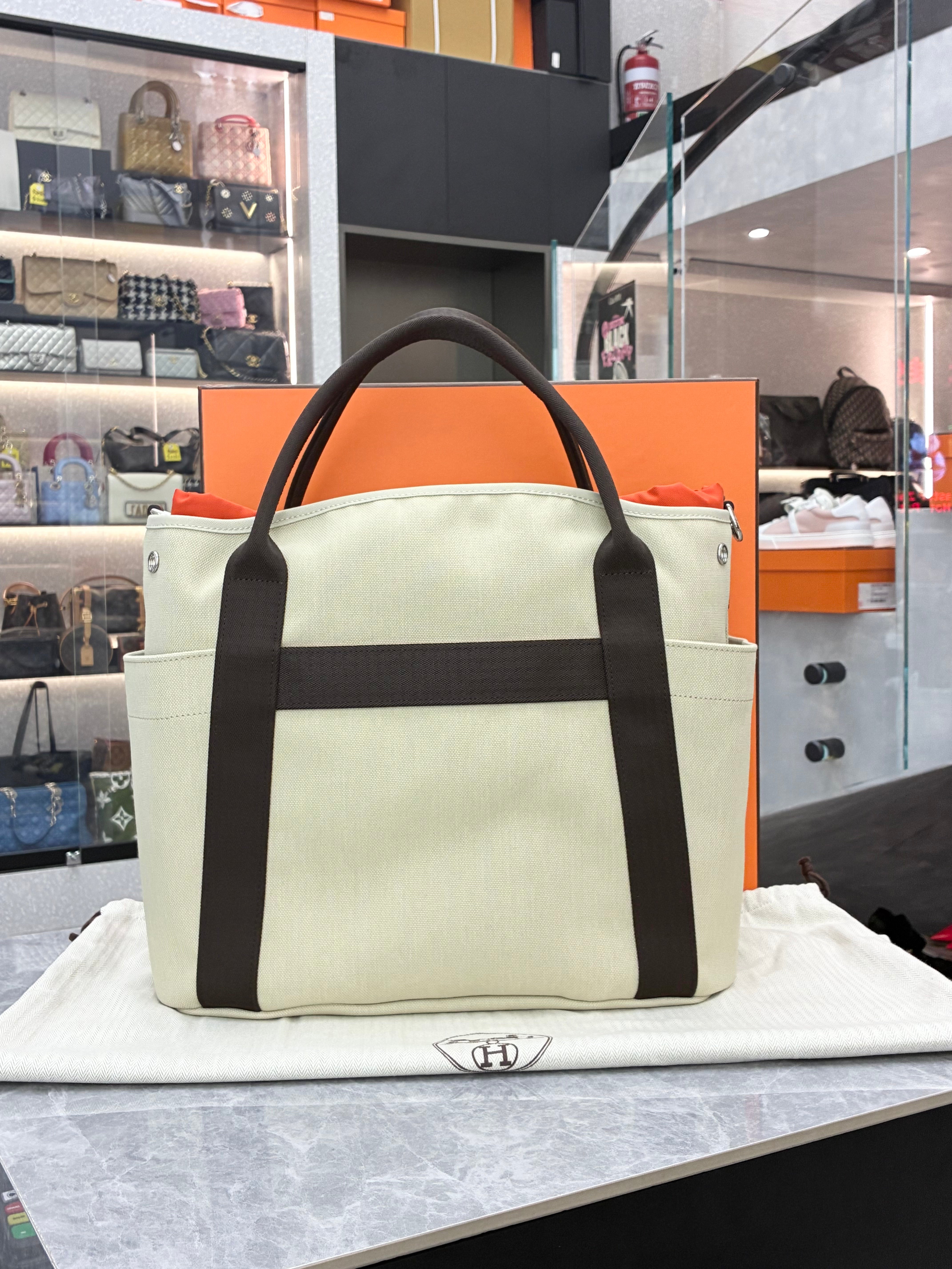 Hermès The Grooming Bag Brand New