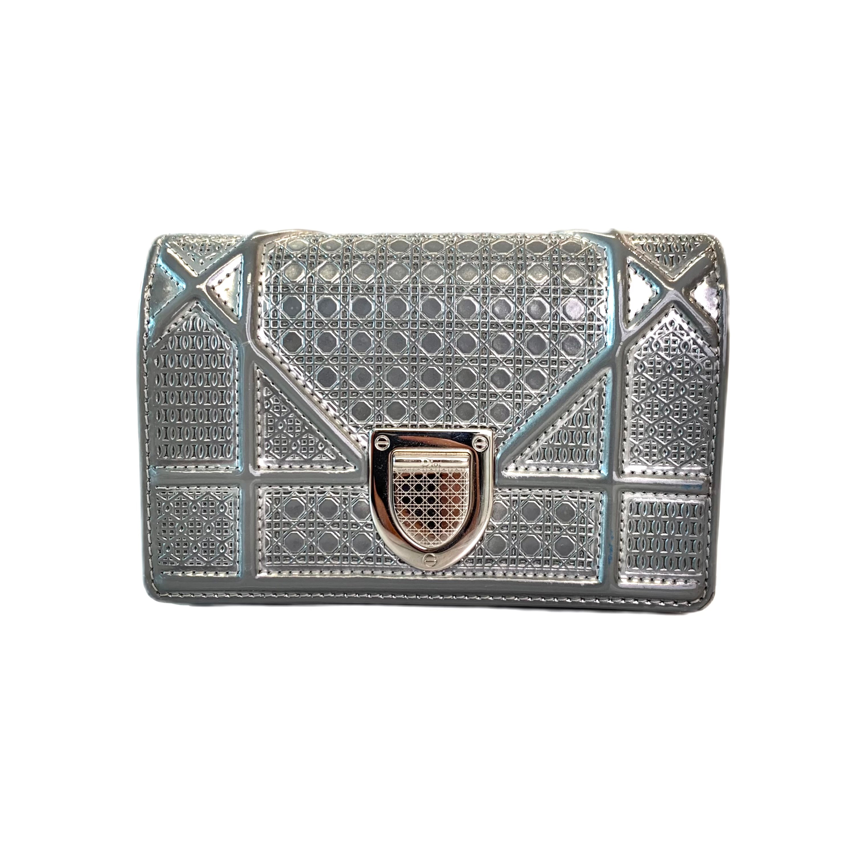 CHRISTIAN DIOR Diorama Metallic Silver Micro Cannage Mini Wallet On Chain (Silver)