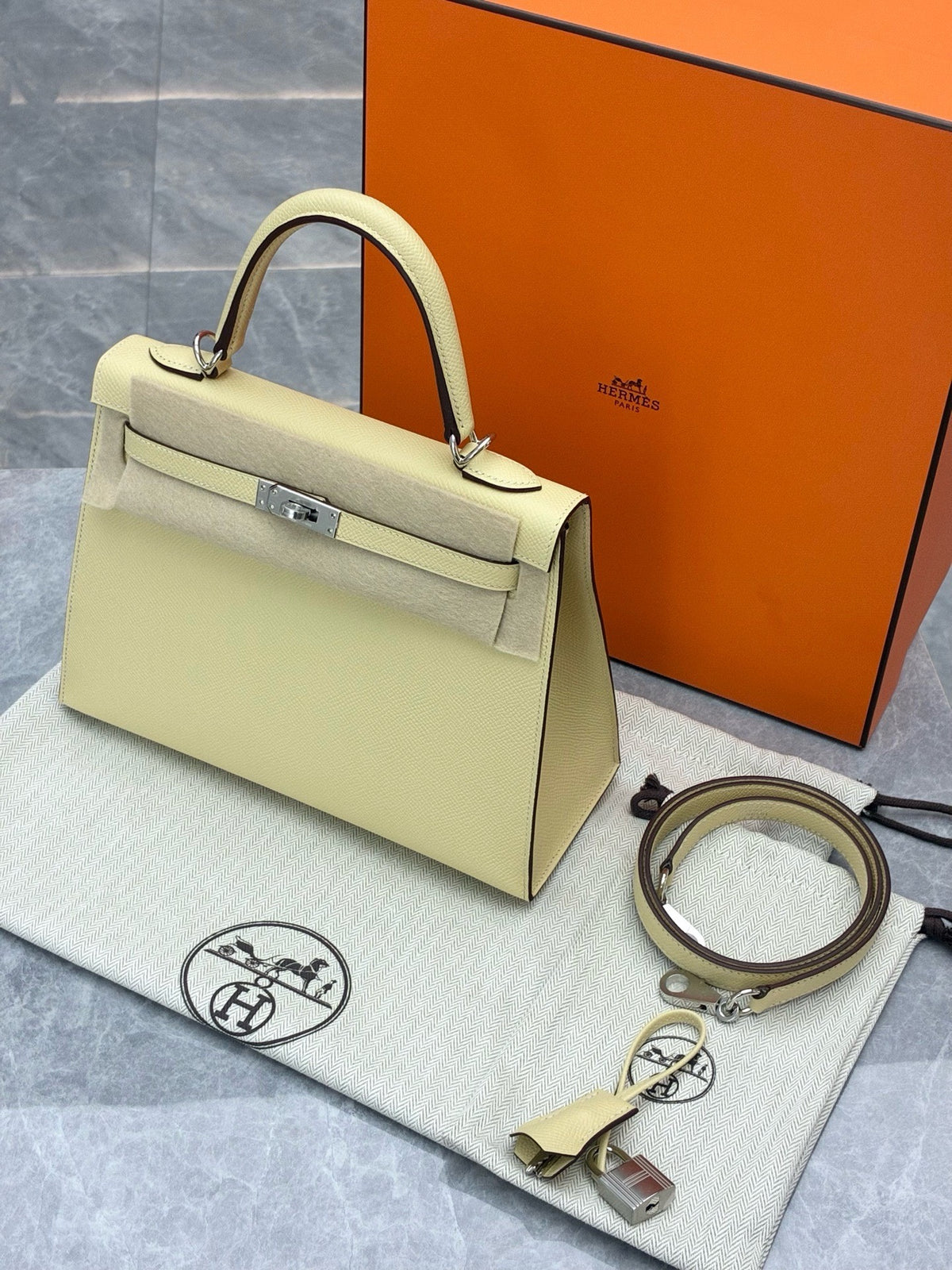 HERMÈS Kelly 25 Sellier – Vanilla Y1 Epsom Leather, Palladium Hardware, G Stamp, Brand New