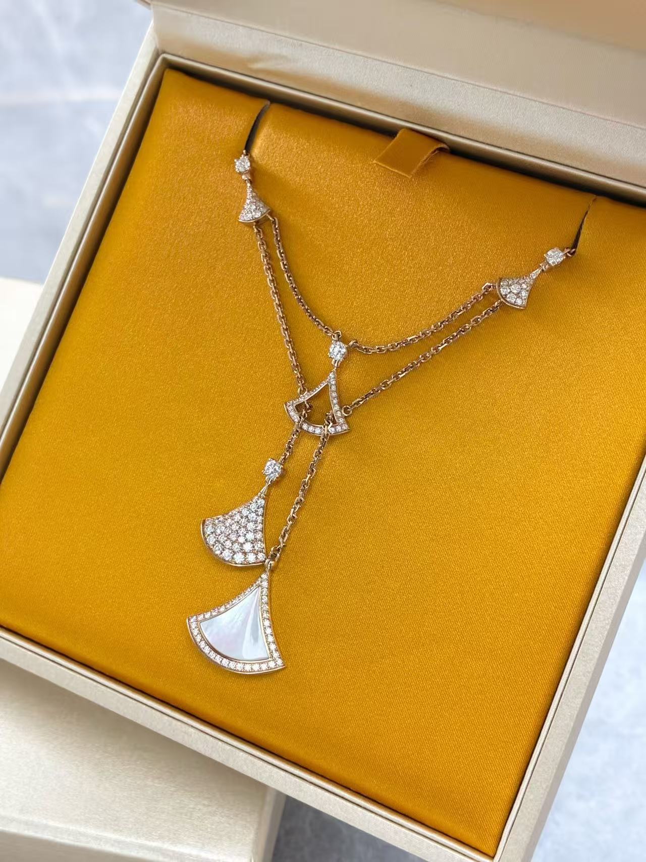 Bvlgari Divas' Dream necklace crafted from 18k rose gold, featuring fan-shaped motifs set with mother-of-pearl and pavé diamonds