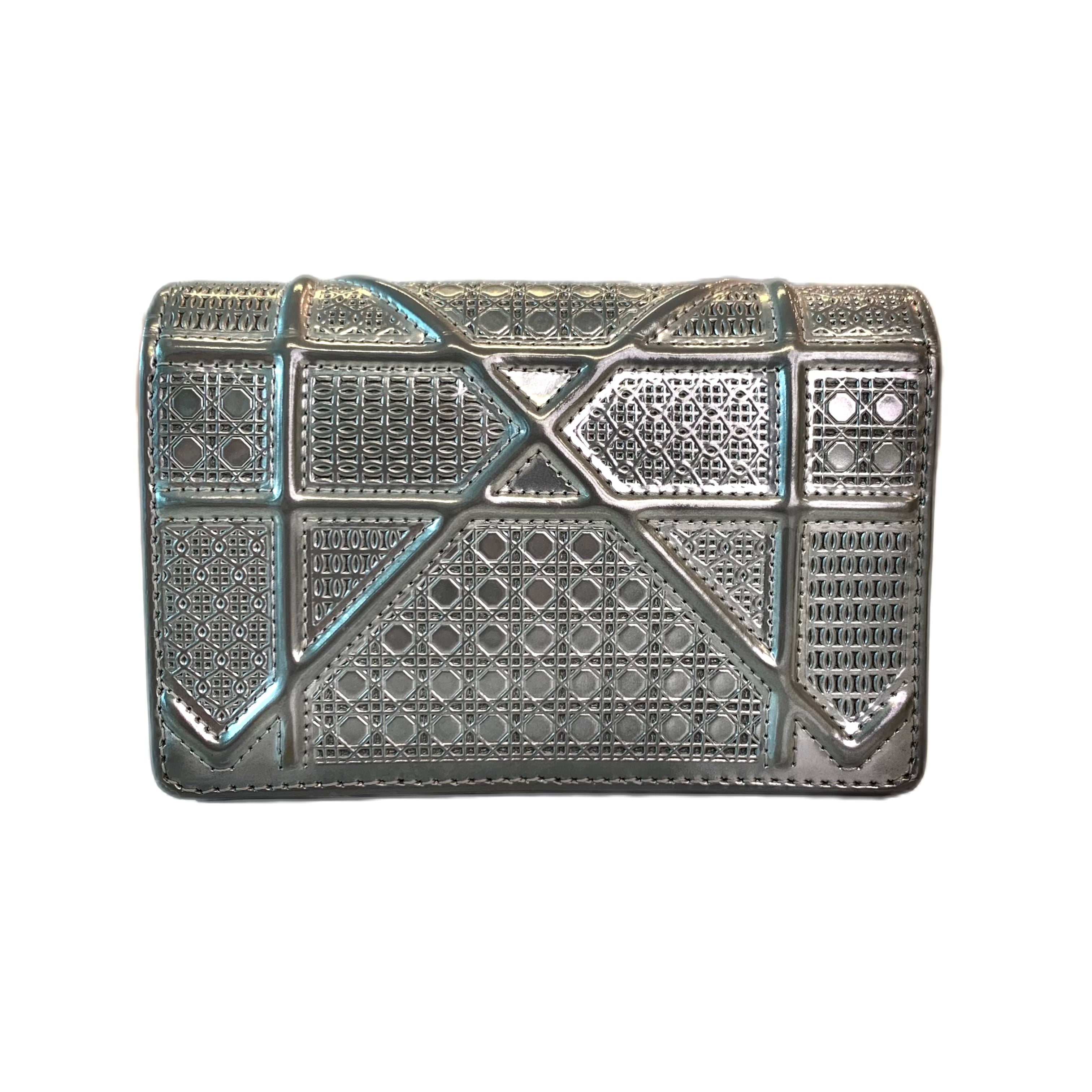 CHRISTIAN DIOR Diorama Metallic Silver Micro Cannage Mini Wallet On Chain (Silver)