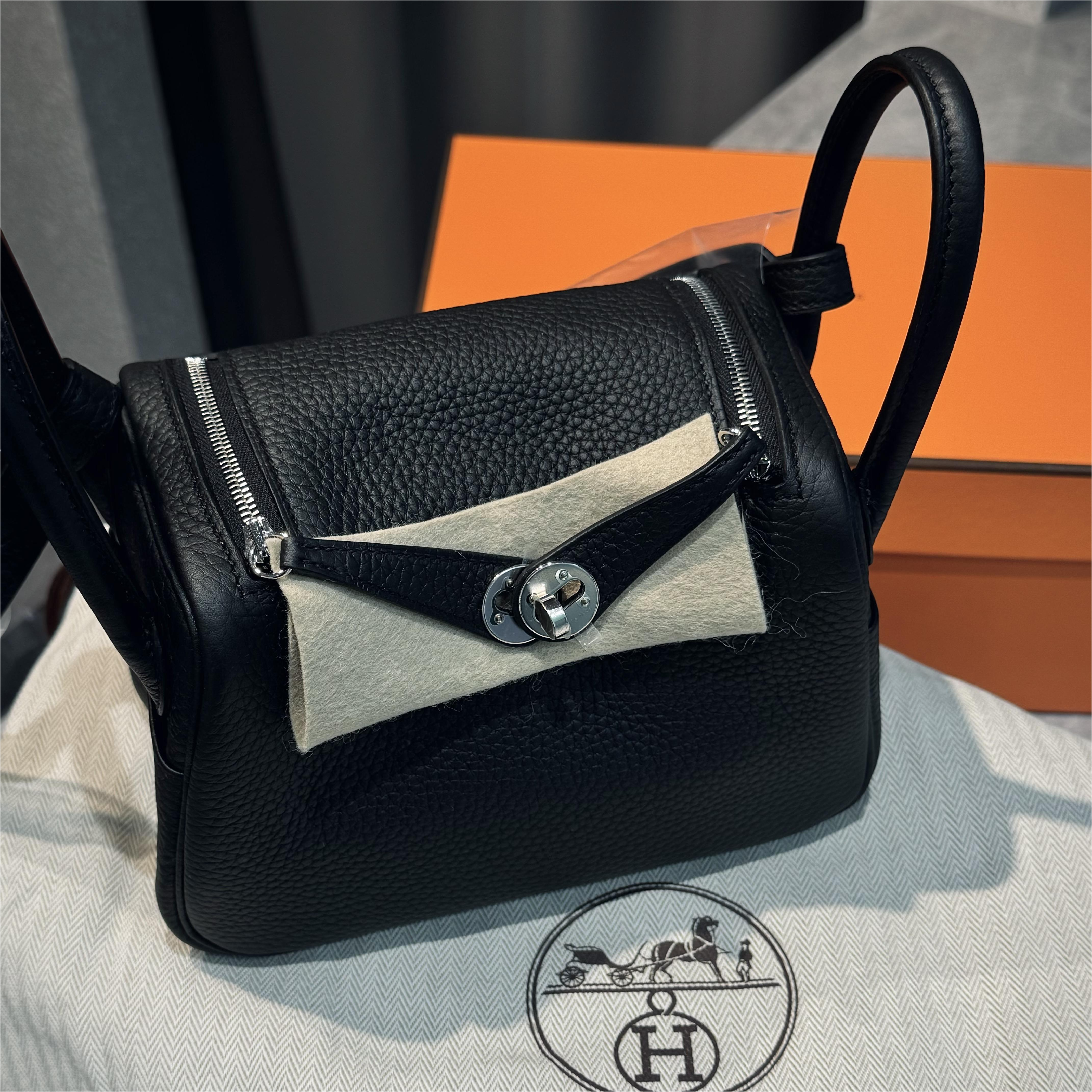 HERMÈS MINI LINDY Black Taurillon Clemence