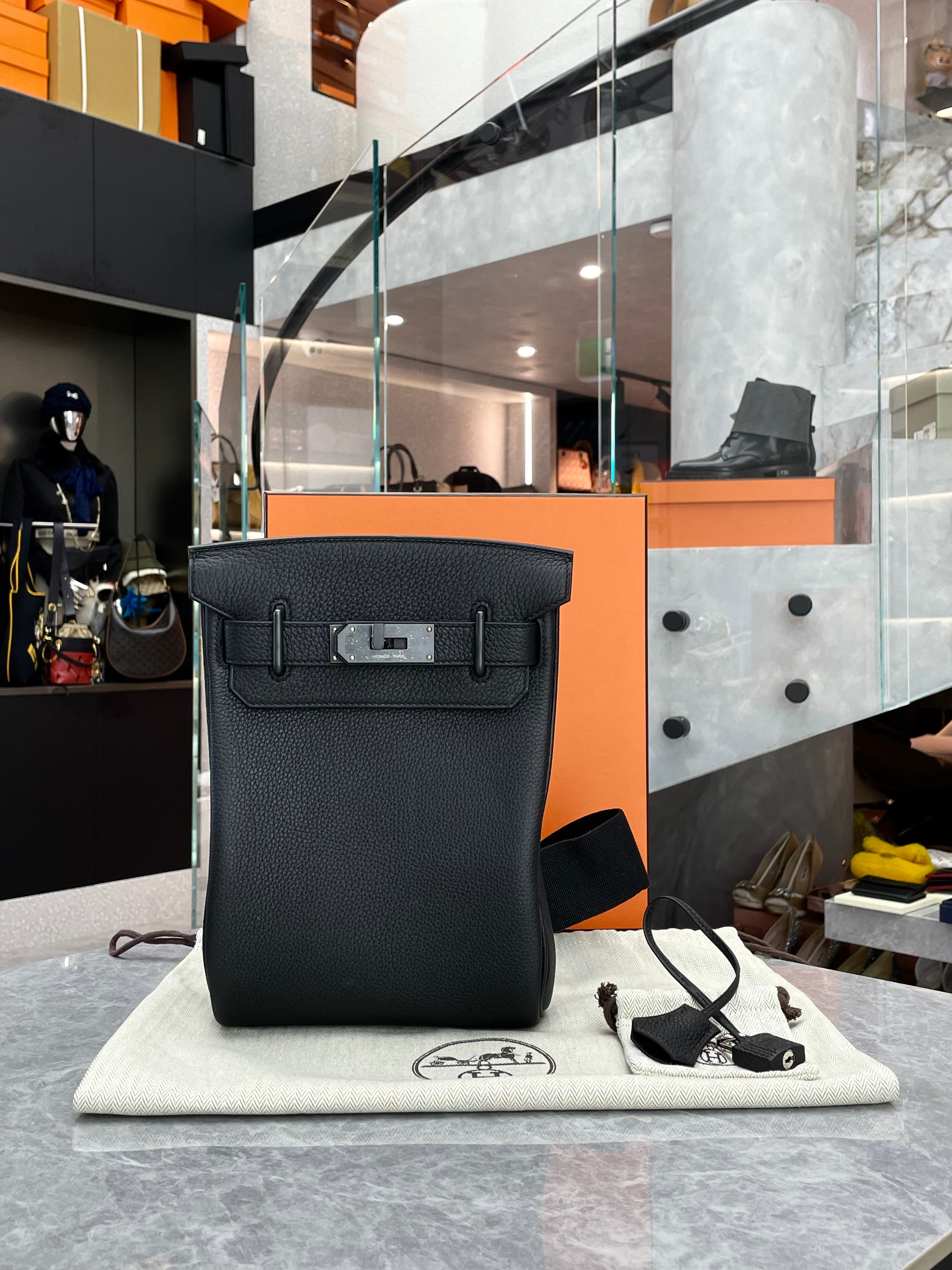 Hermes HAC à DOS in So Black K Stamp