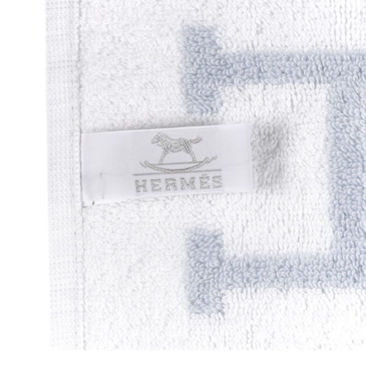 HERMÈS Avalon bath towel Bleu Glacier (Pale Blue)