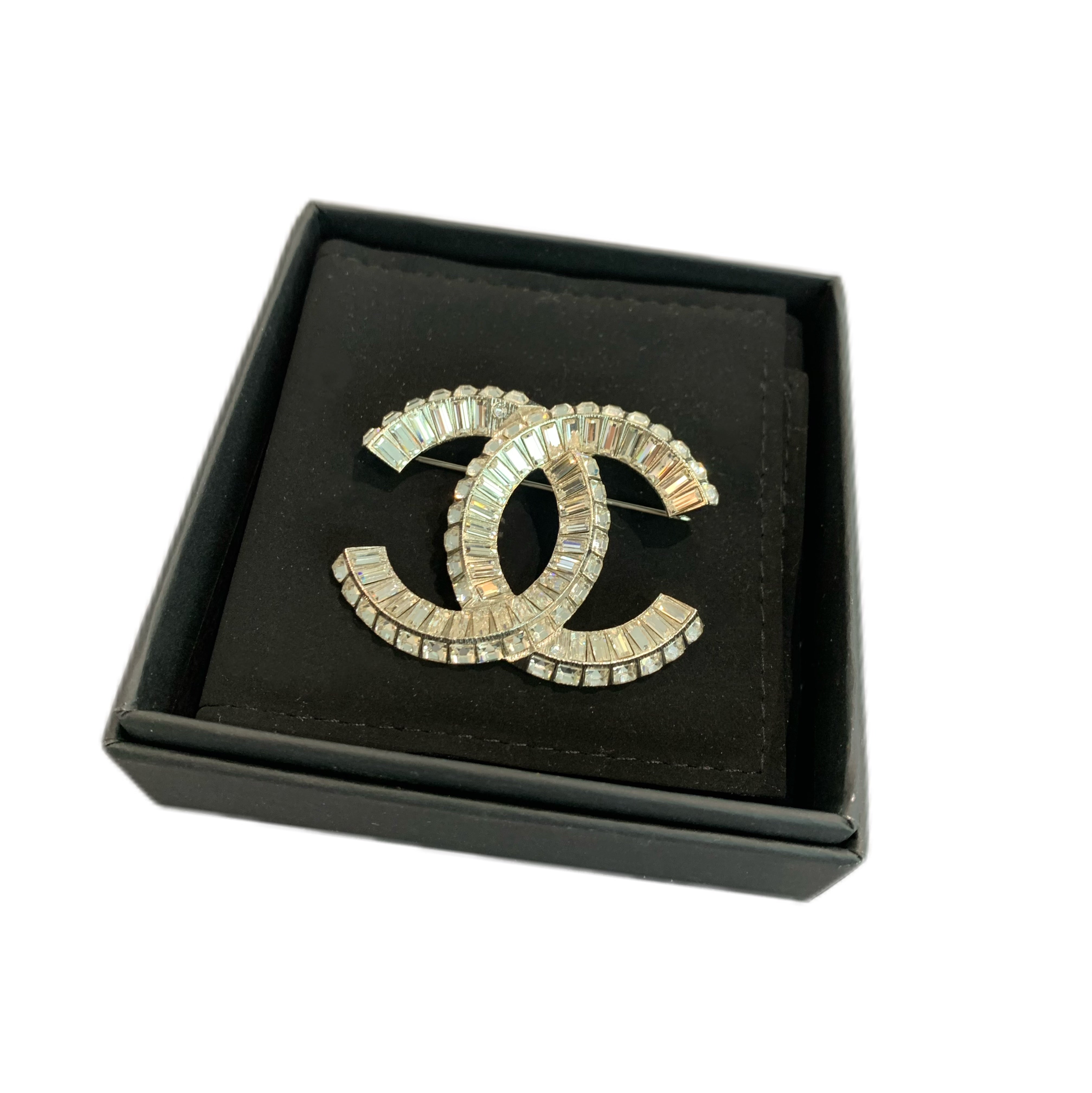 CHANEL CC Crystal-embellished Brooch