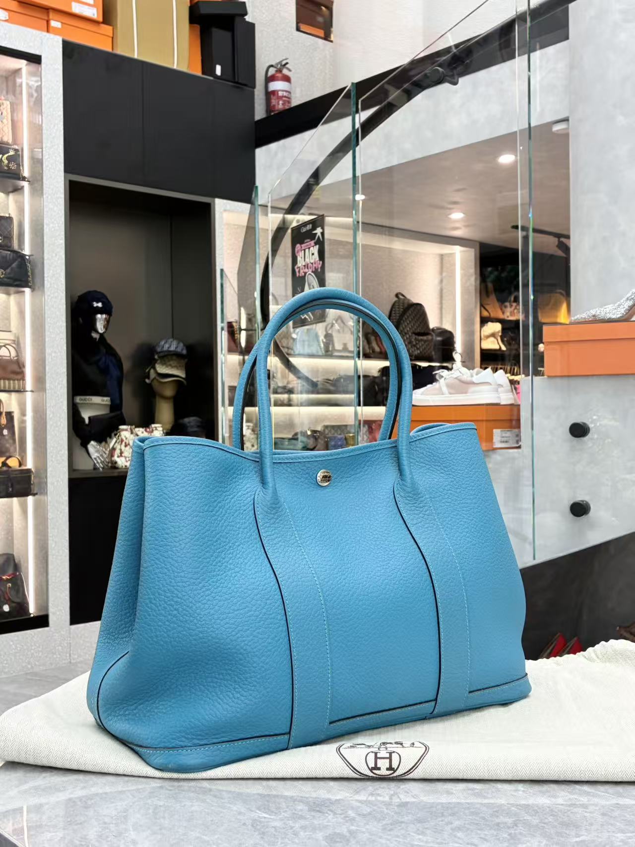 HERMES Negonda Leather Garden Party 36 Bag