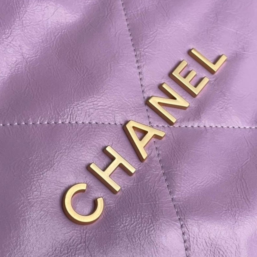 CHANEL 22 BAG Small in Shiny Calfskin and Gold-tone Metal (Purple)