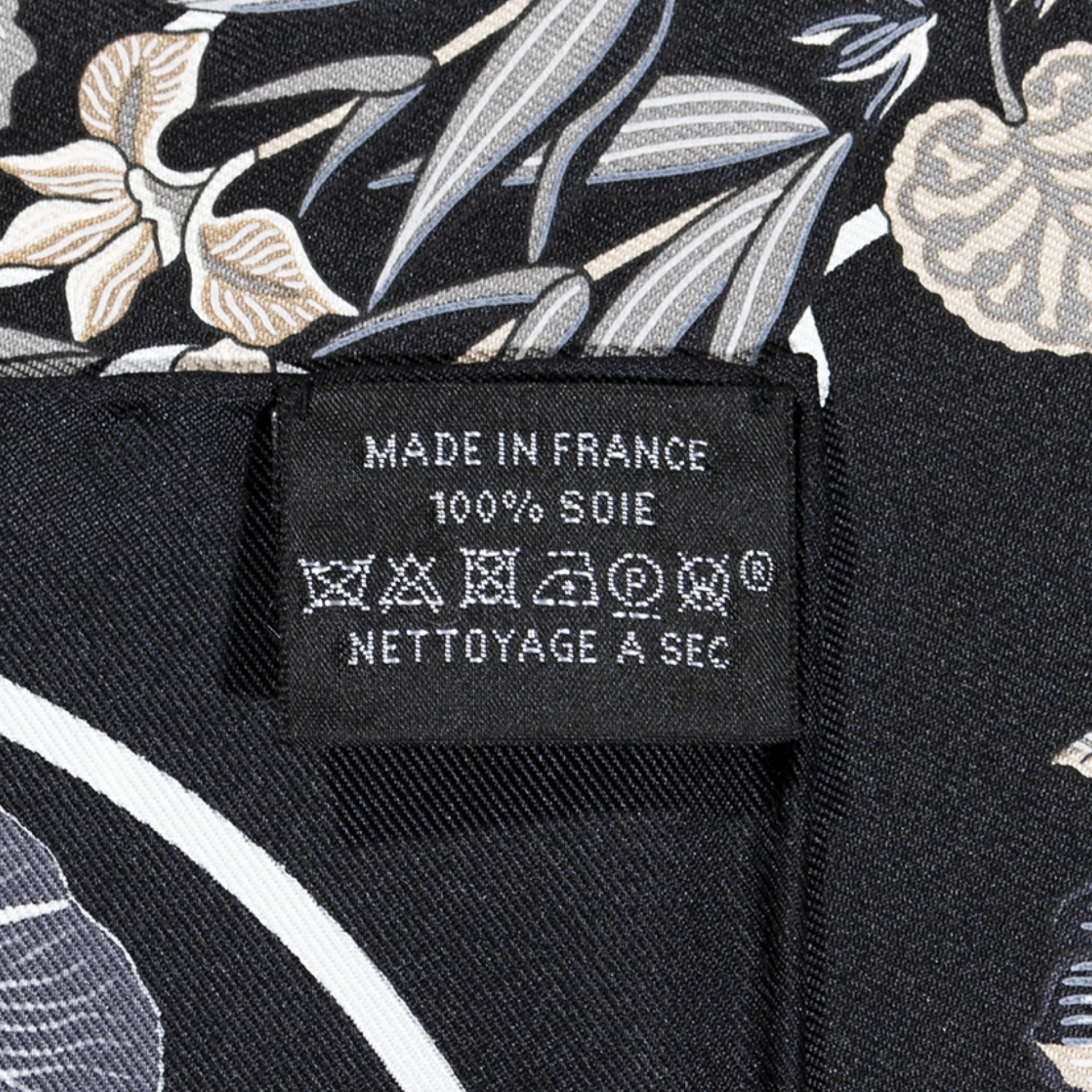 HERMÈS Planifleurs scarf 90 Noir / Gris / Parchemin (Black)