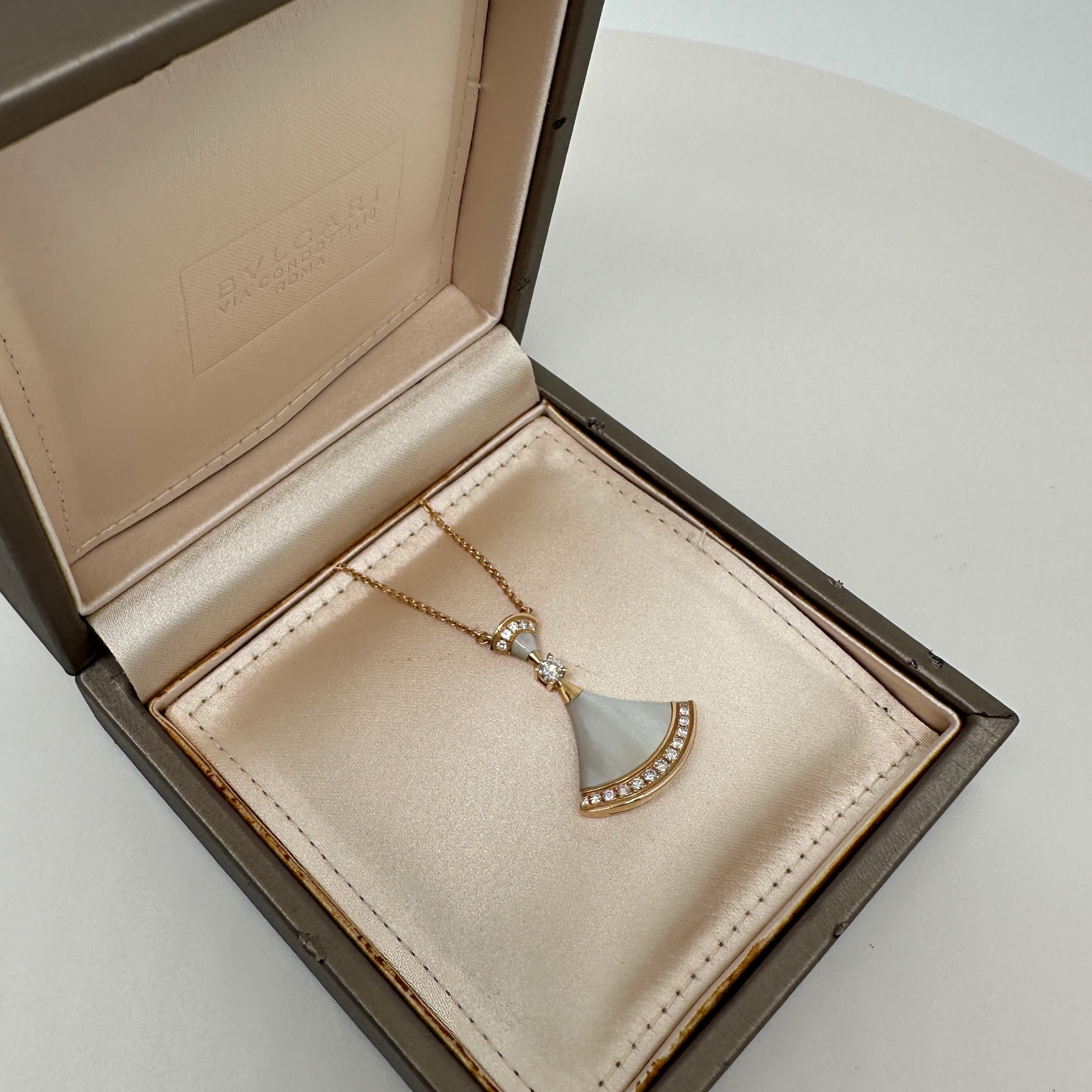 Bvlgari Divas’ Dream Rose Gold Necklace(White) S/M