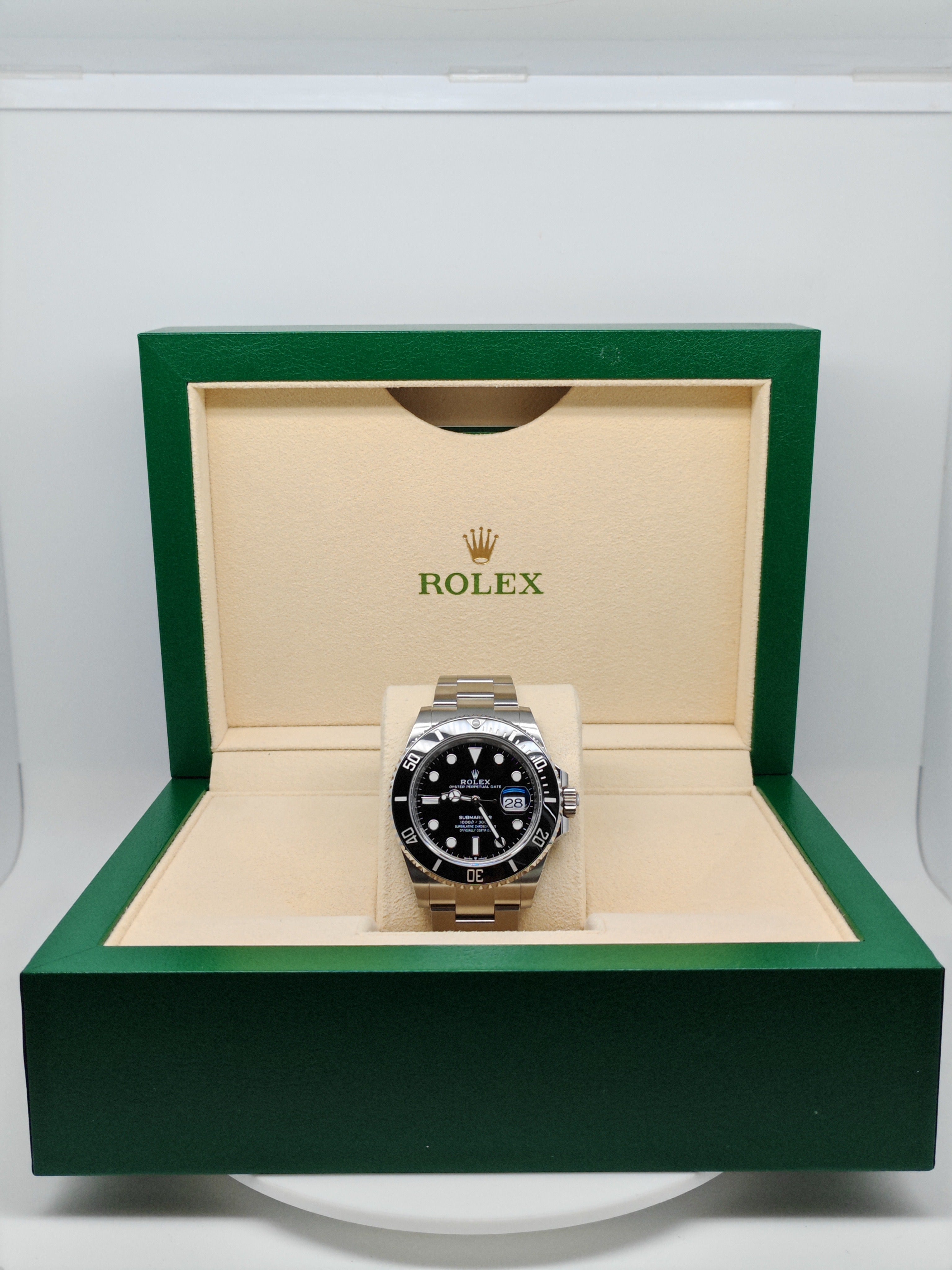 Rolex 126610LN Submariner Date 41 with Oystersteel, black dial, Oyster Bracelet