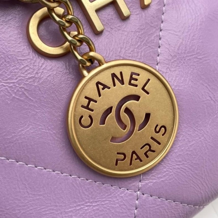 CHANEL 22 BAG Mini in Shiny Calfskin and Gold-tone Metal (Purple)